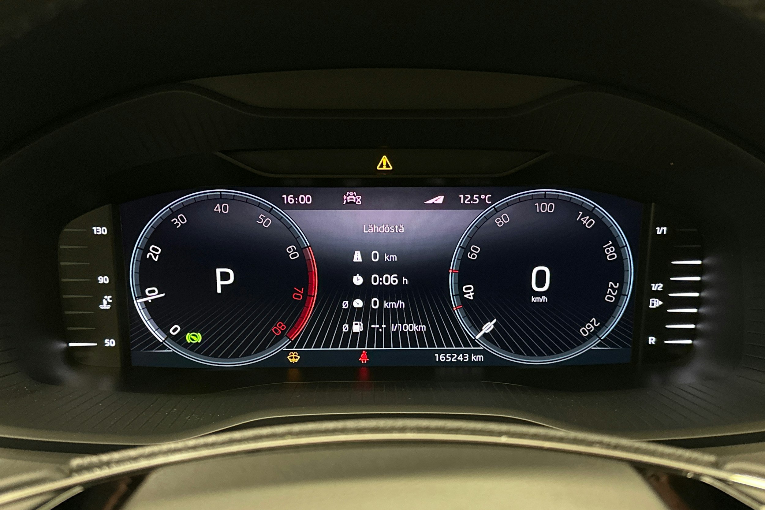 harmaa Skoda Kodiaq 2022 kuva 23.