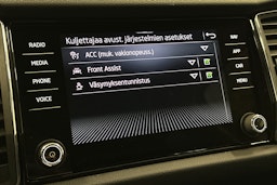 harmaa Skoda Kodiaq 2022 kuva 24.
