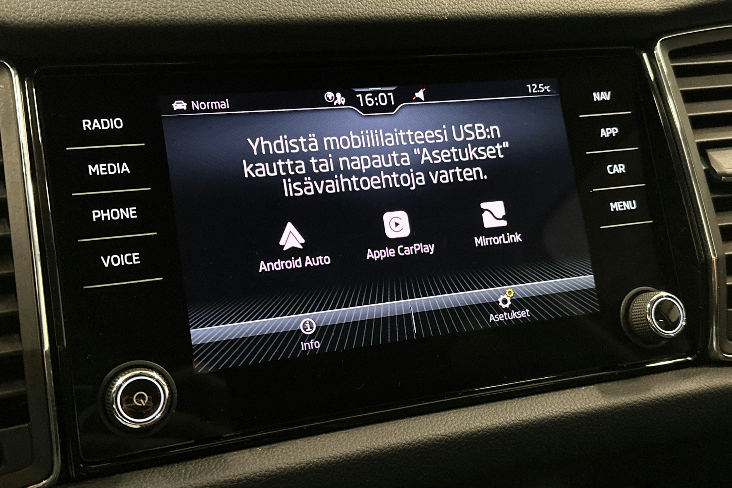 harmaa Skoda Kodiaq 2022 kuva 25.