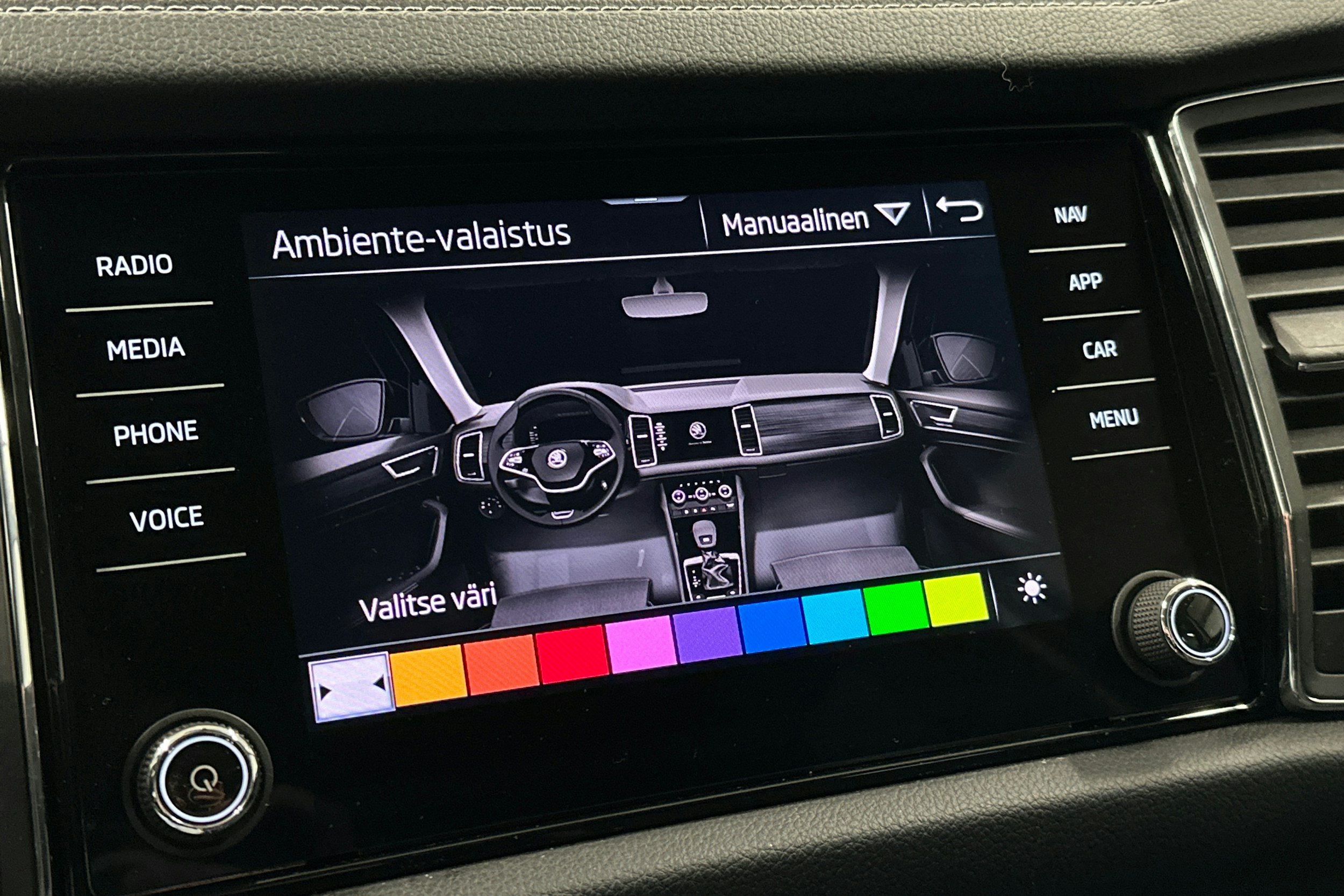 harmaa Skoda Kodiaq 2022 kuva 26.