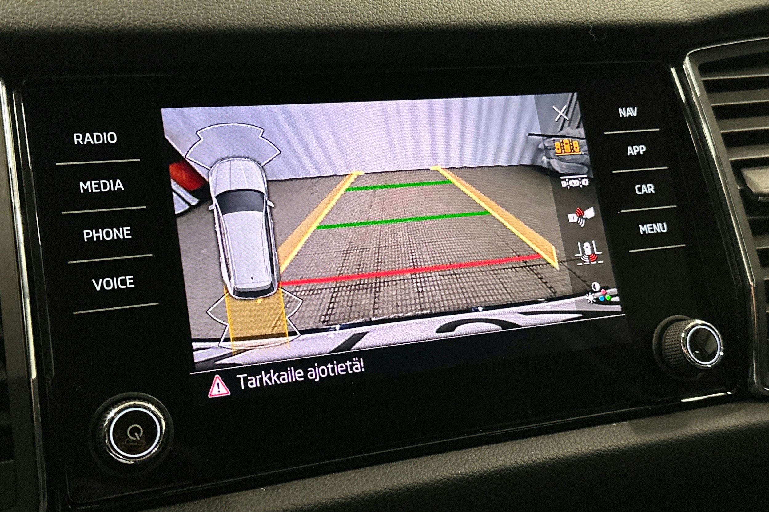 harmaa Skoda Kodiaq 2022 kuva 27.