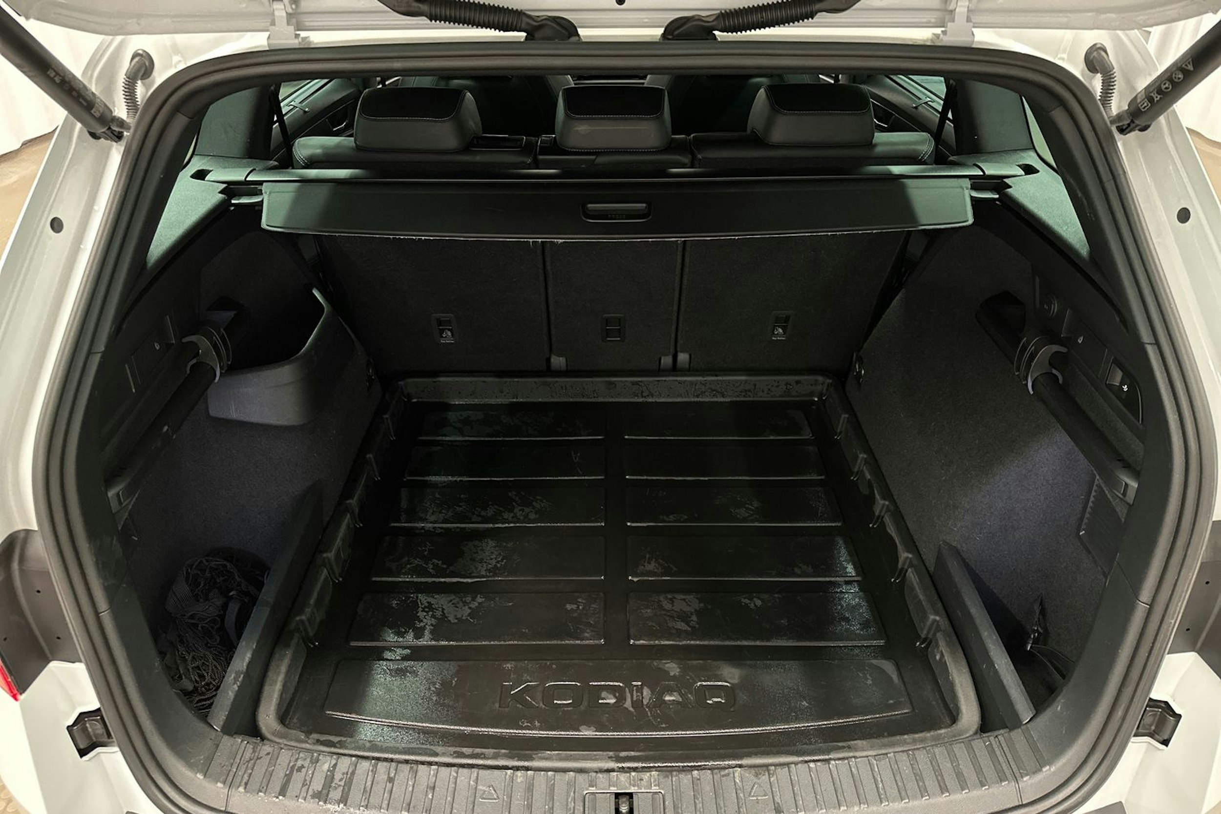 valkoinen Skoda Kodiaq 2022 kuva 11.