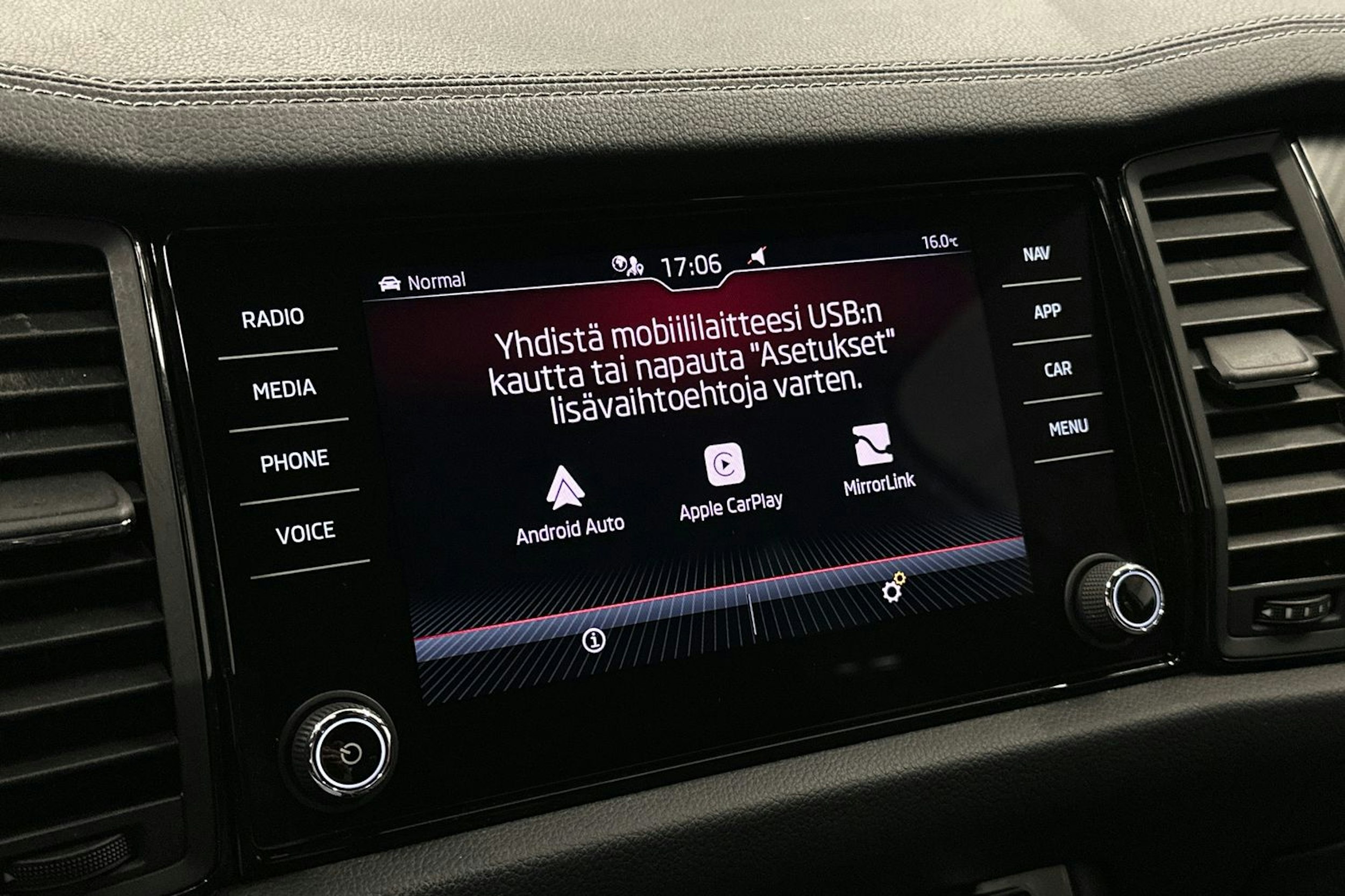 valkoinen Skoda Kodiaq 2022 kuva 23.