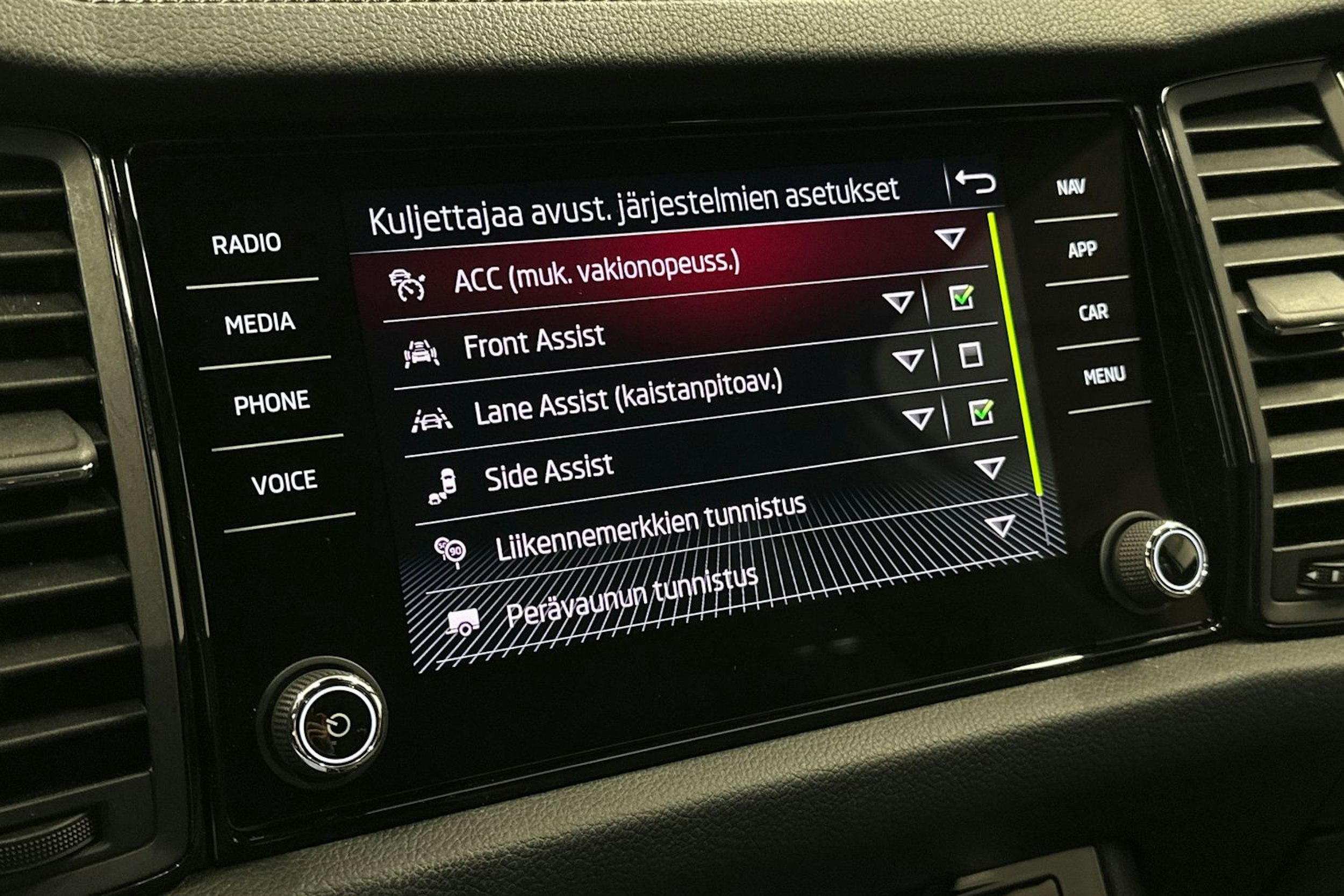valkoinen Skoda Kodiaq 2022 kuva 25.