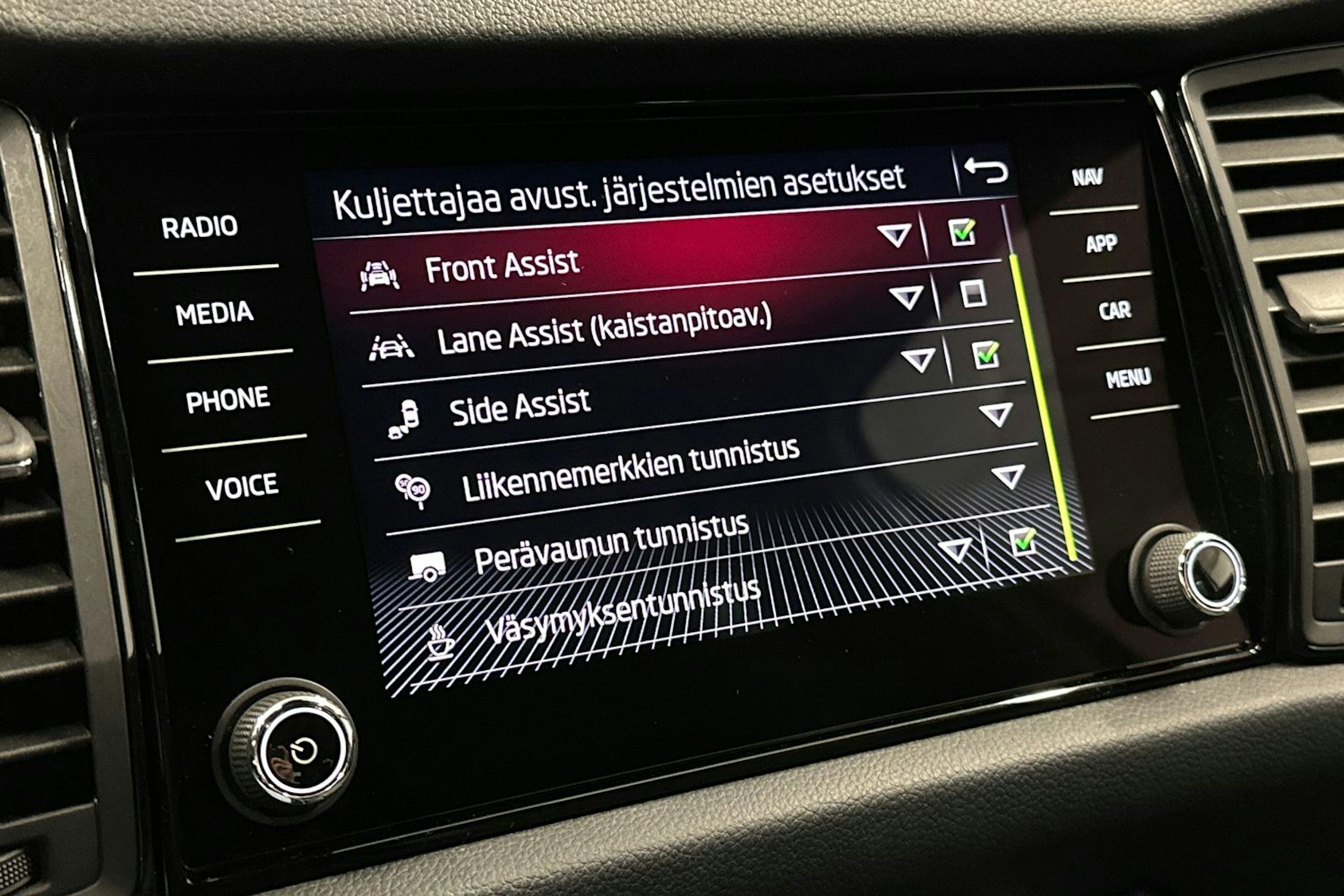 valkoinen Skoda Kodiaq 2022 kuva 26.