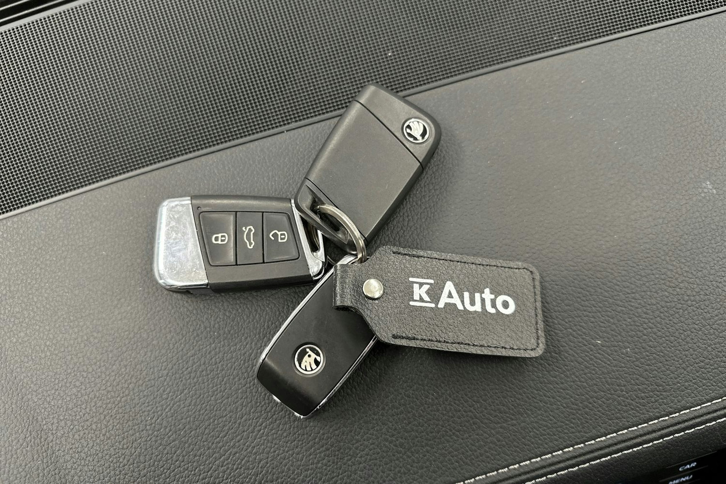 valkoinen Skoda Kodiaq 2022 kuva 31.
