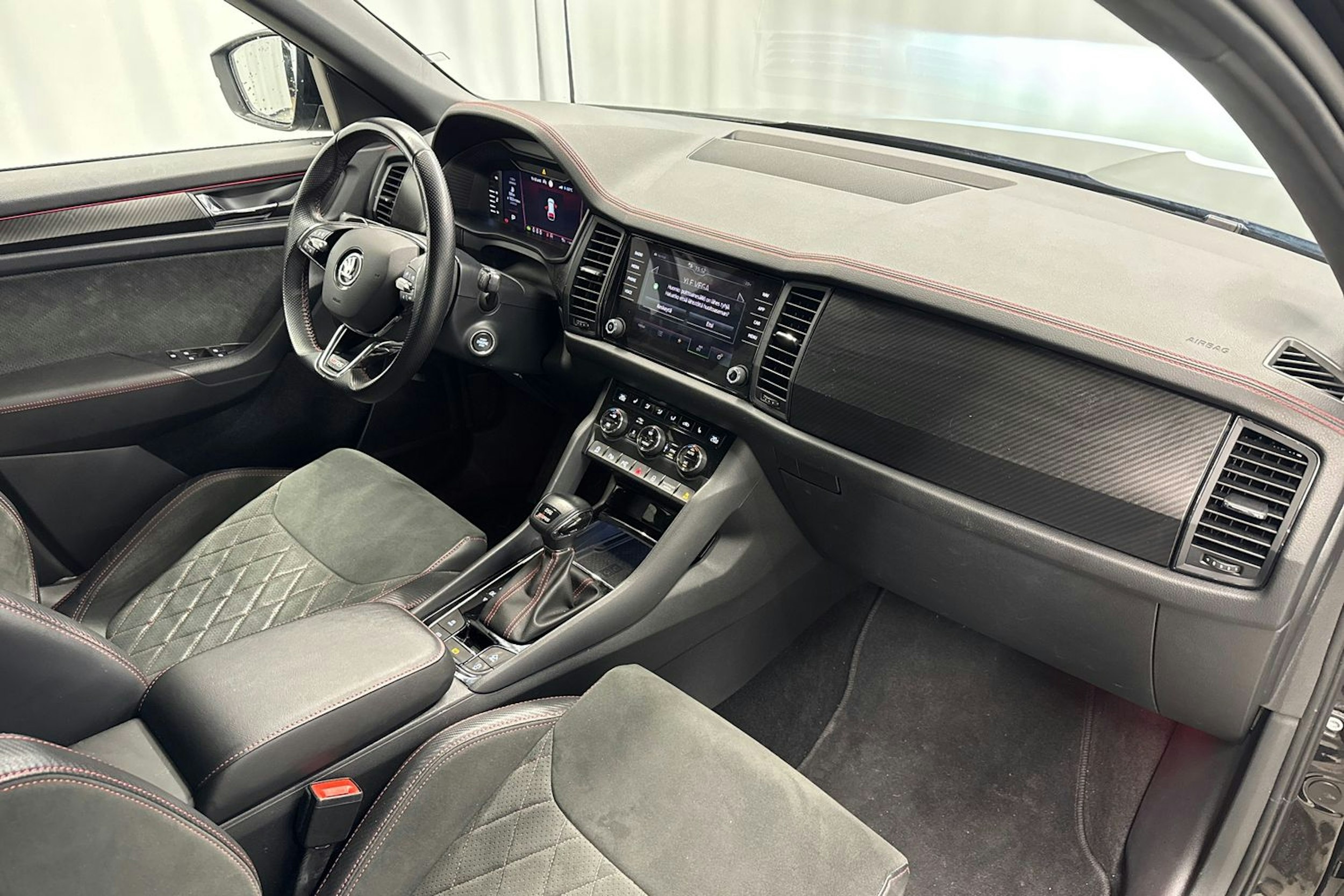 musta Skoda Kodiaq 2022 kuva 15.