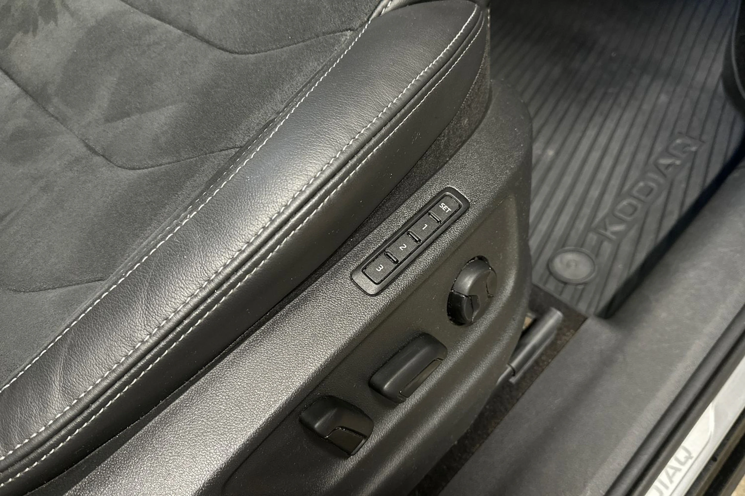 musta Skoda Kodiaq 2022 kuva 12.