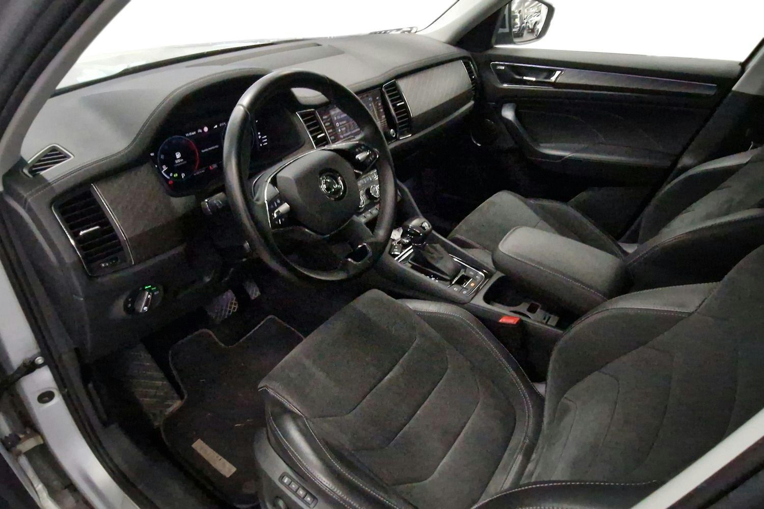 harmaa Skoda Kodiaq 2022 kuva 3.
