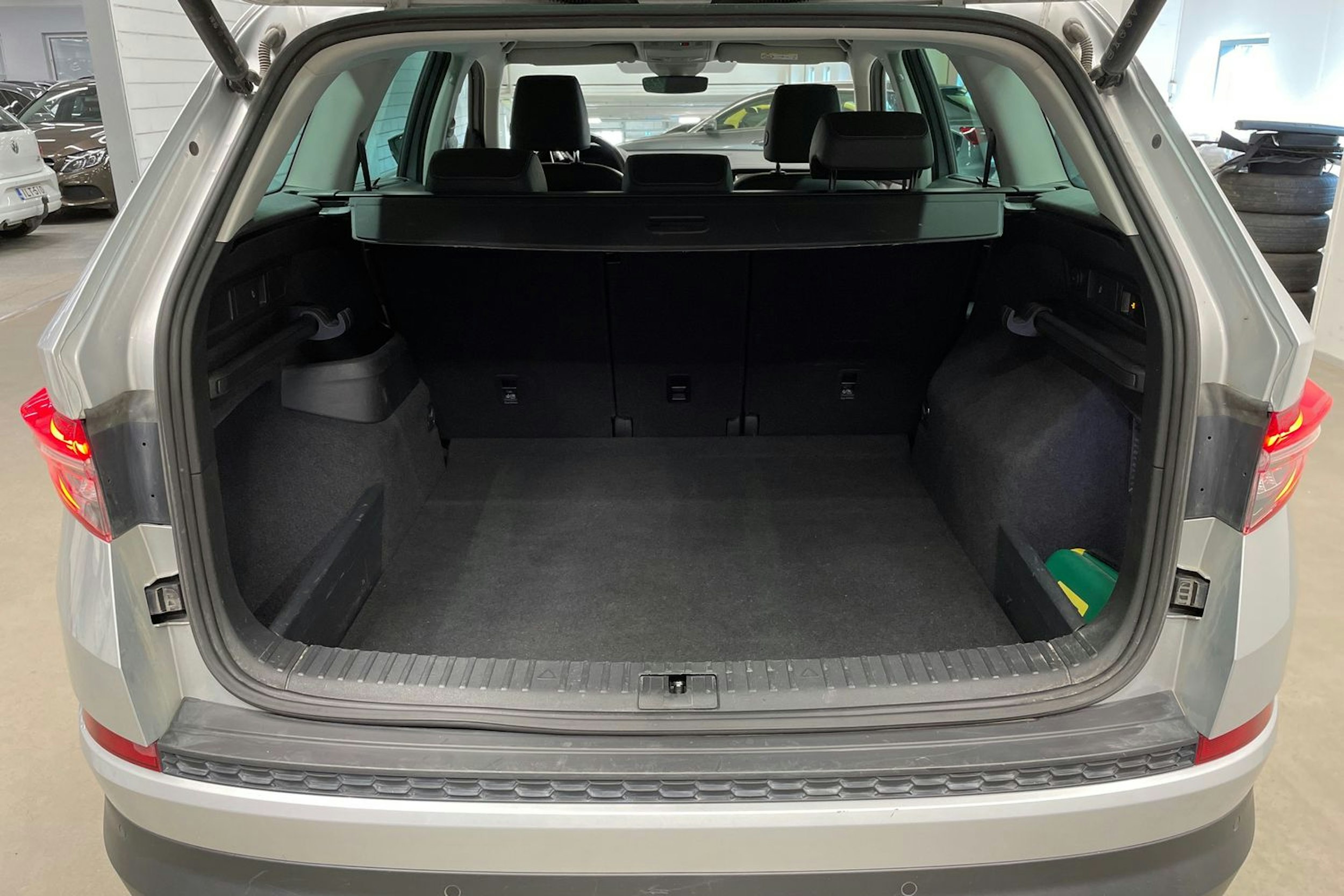 harmaa Skoda Kodiaq 2022 kuva 15.
