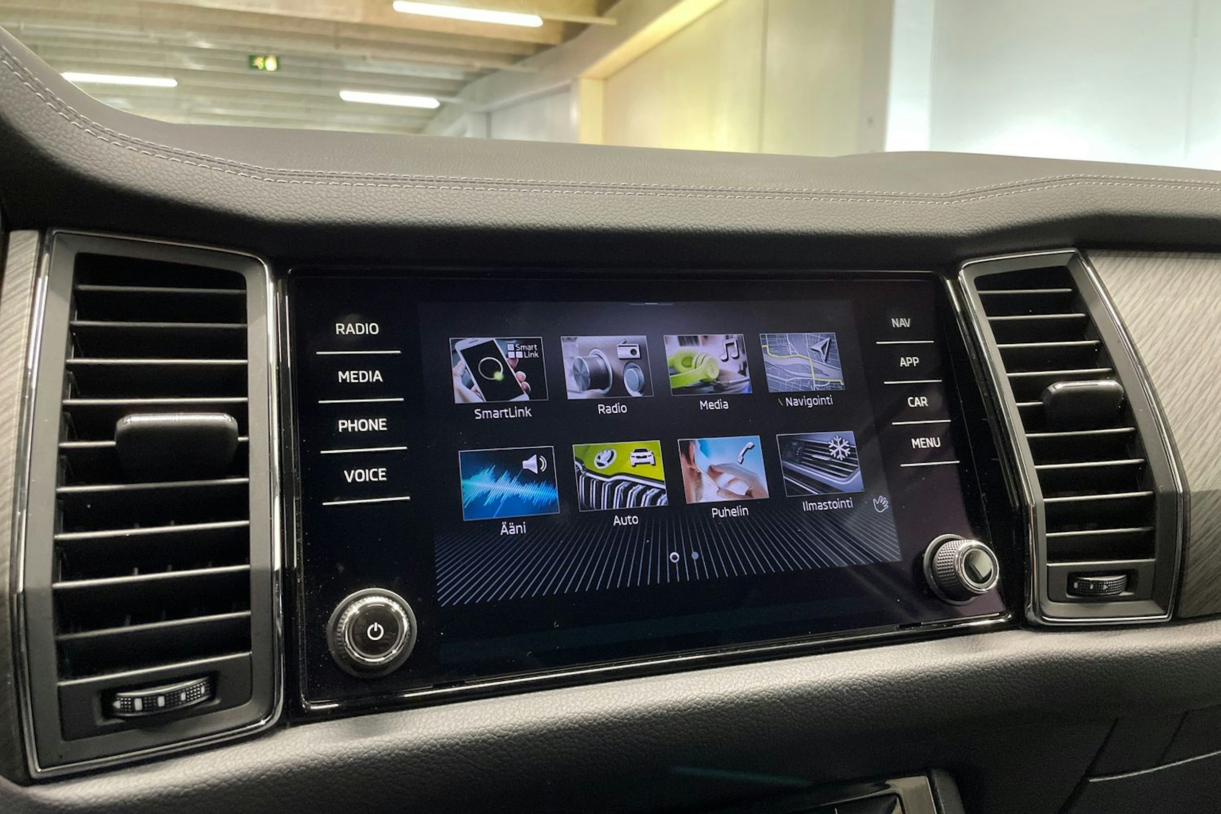 harmaa Skoda Kodiaq 2022 kuva 17.