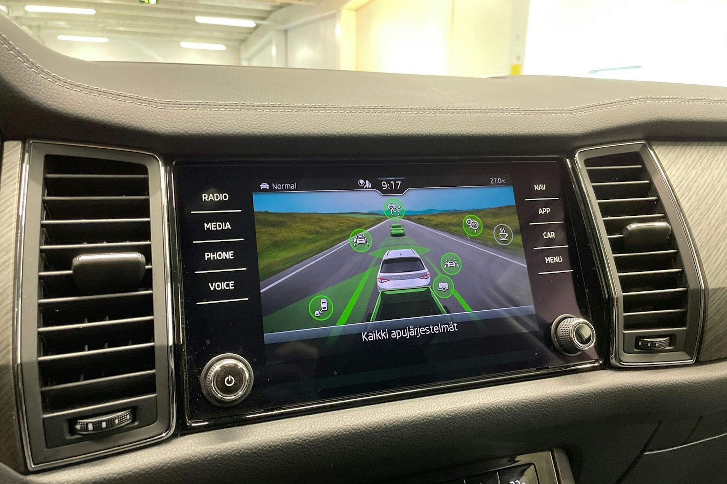 harmaa Skoda Kodiaq 2022 kuva 19.