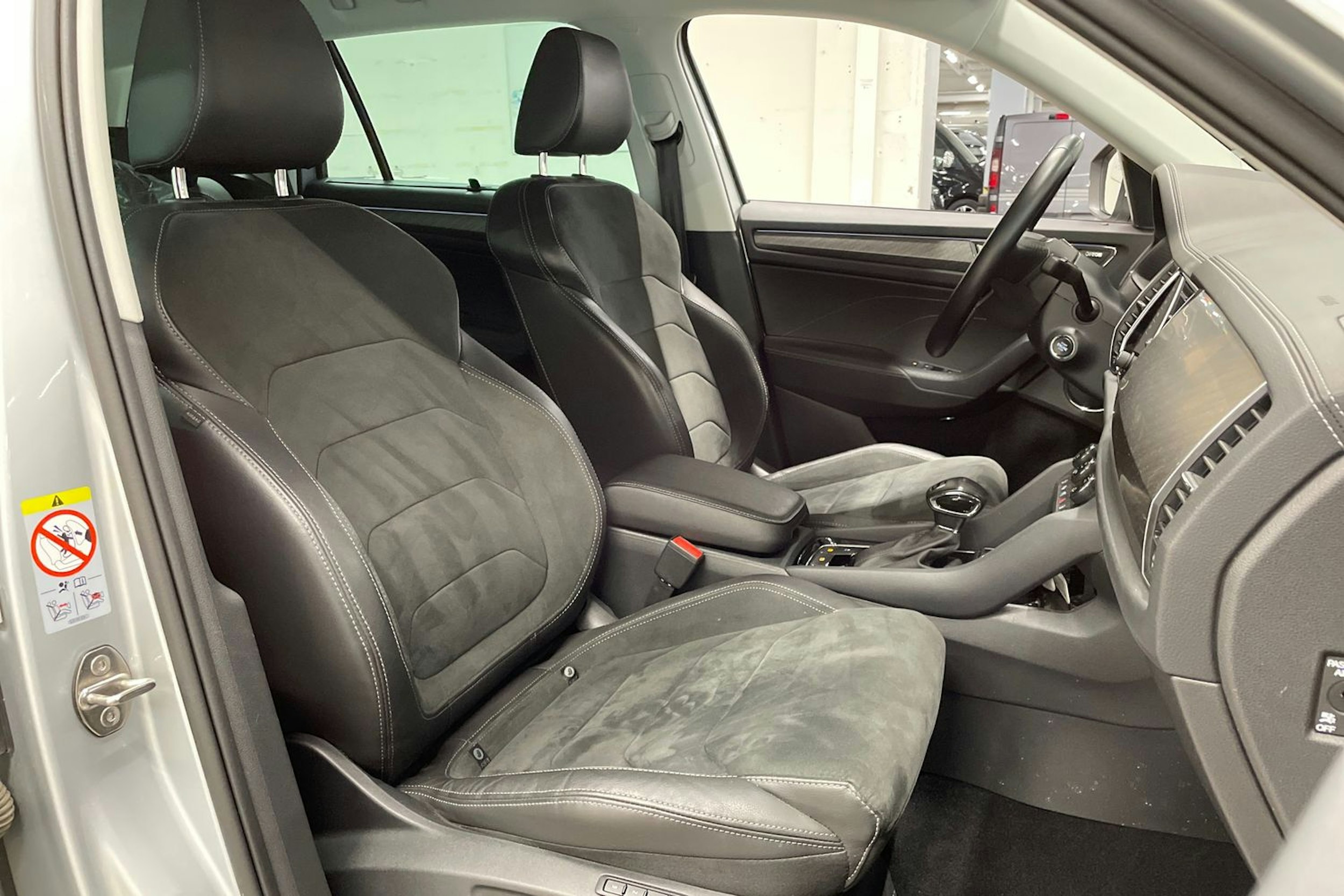 harmaa Skoda Kodiaq 2022 kuva 29.