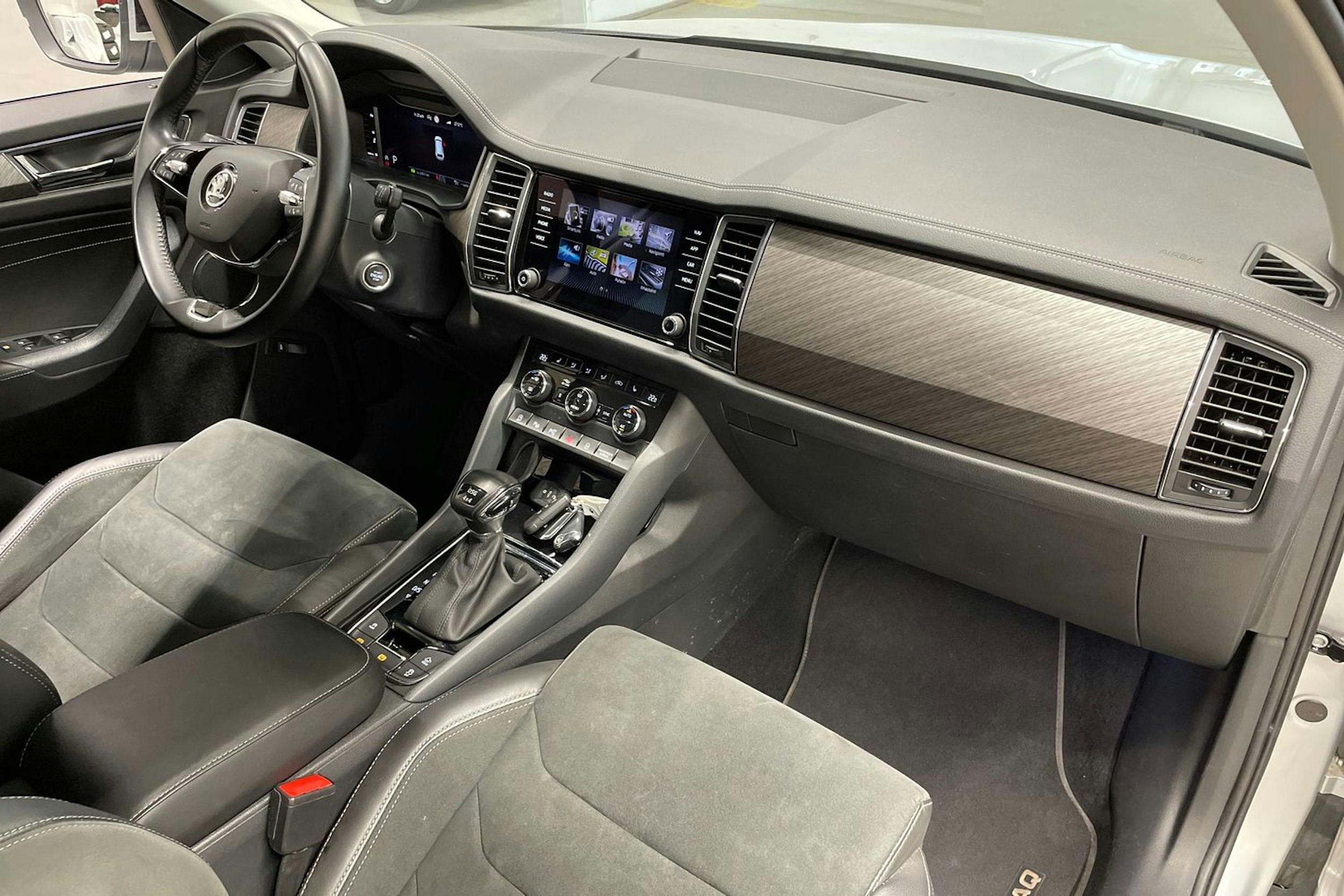harmaa Skoda Kodiaq 2022 kuva 30.