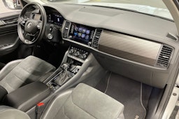 harmaa Skoda Kodiaq 2022 kuva 30.