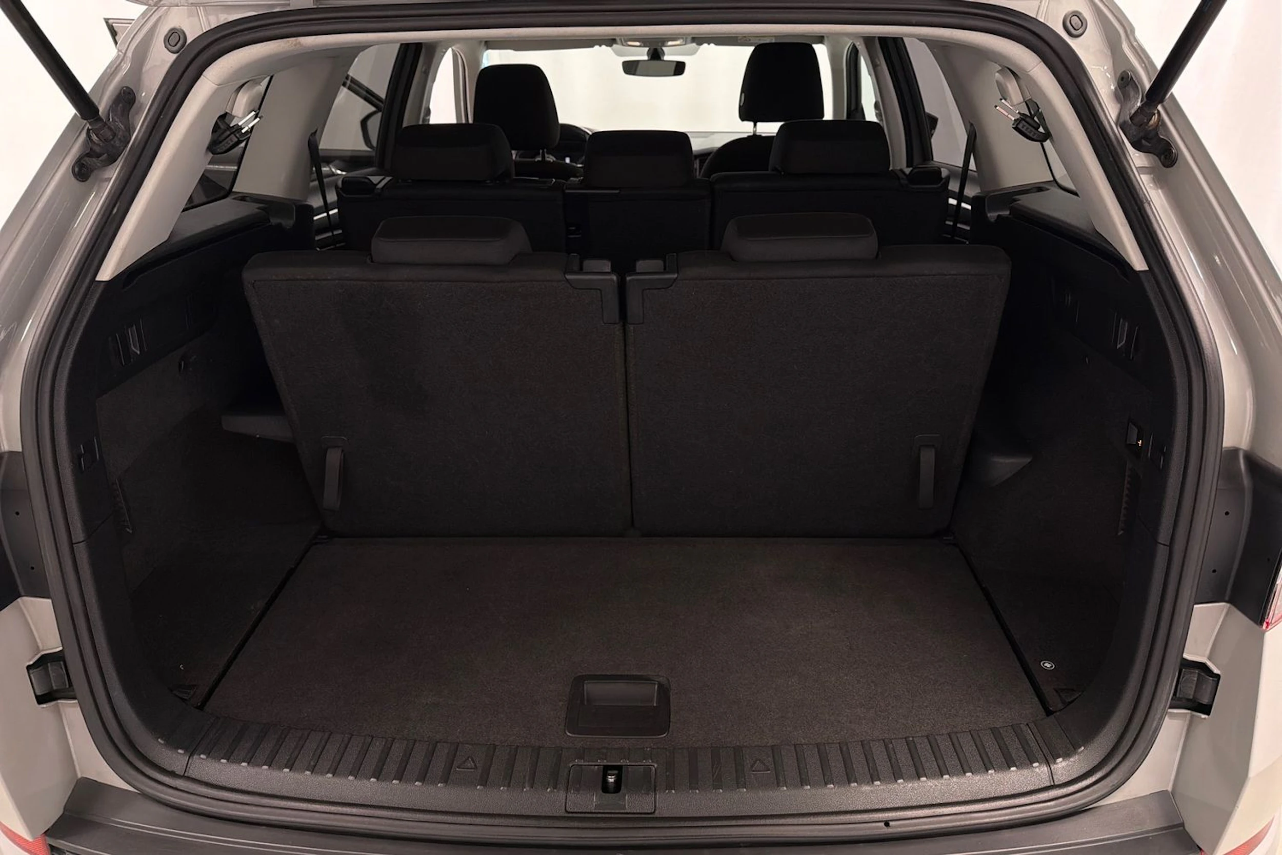 harmaa Skoda Kodiaq 2022 kuva 54.