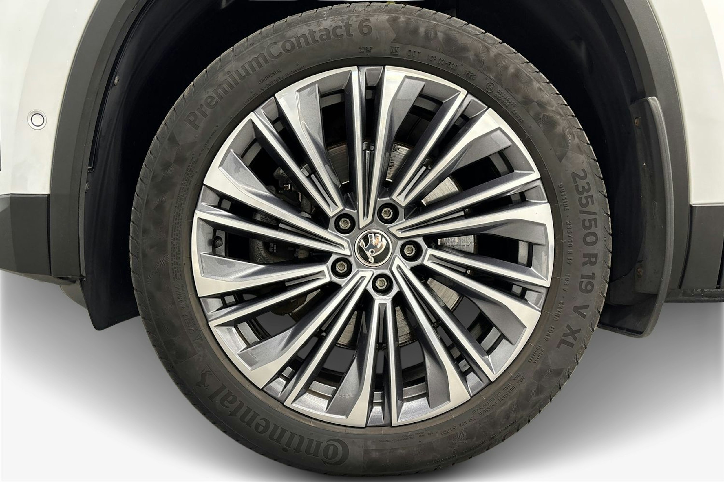 valkoinen Skoda Kodiaq 2022 kuva 11.