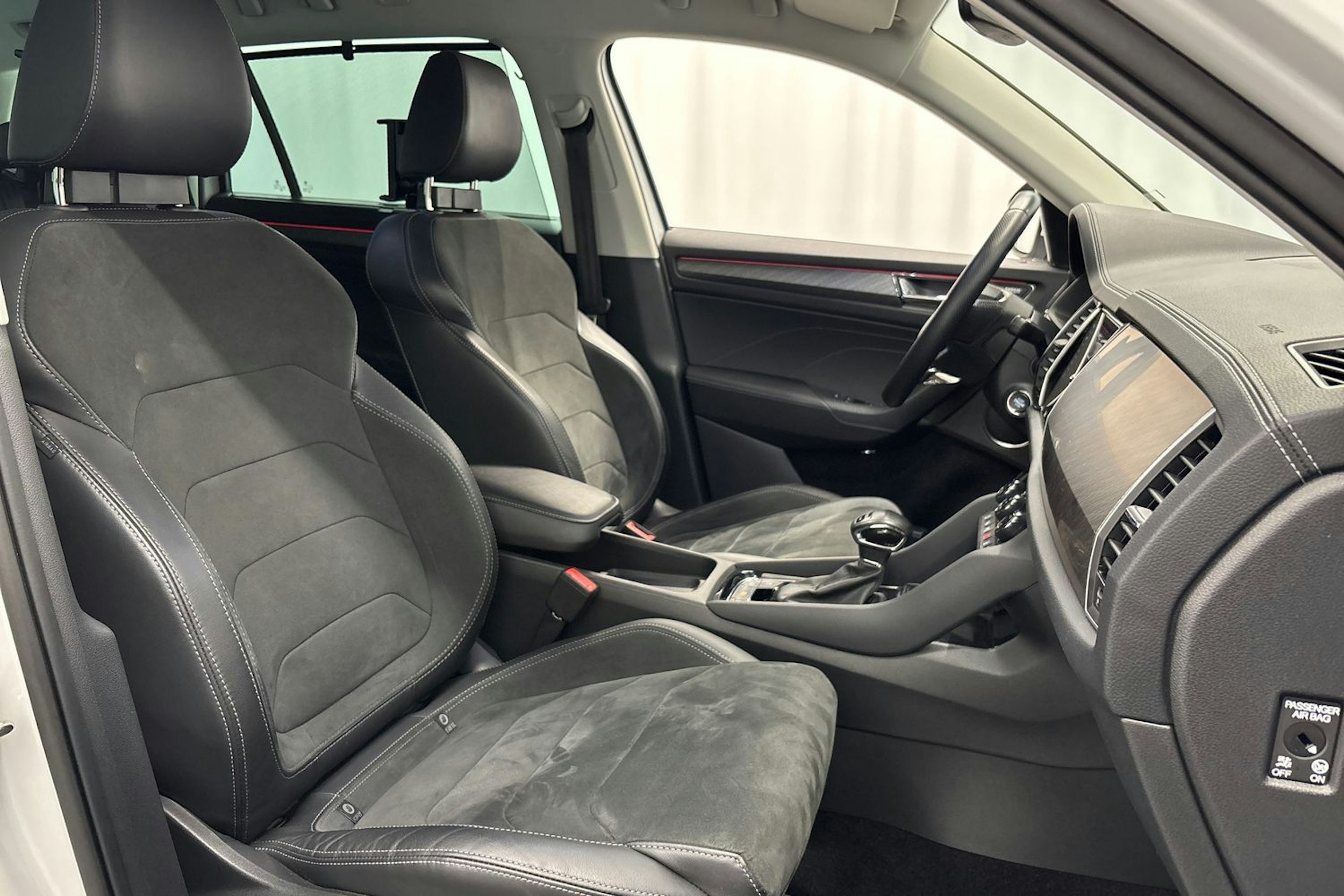 valkoinen Skoda Kodiaq 2022 kuva 15.