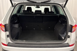 valkoinen Skoda Kodiaq 2022 kuva 16.