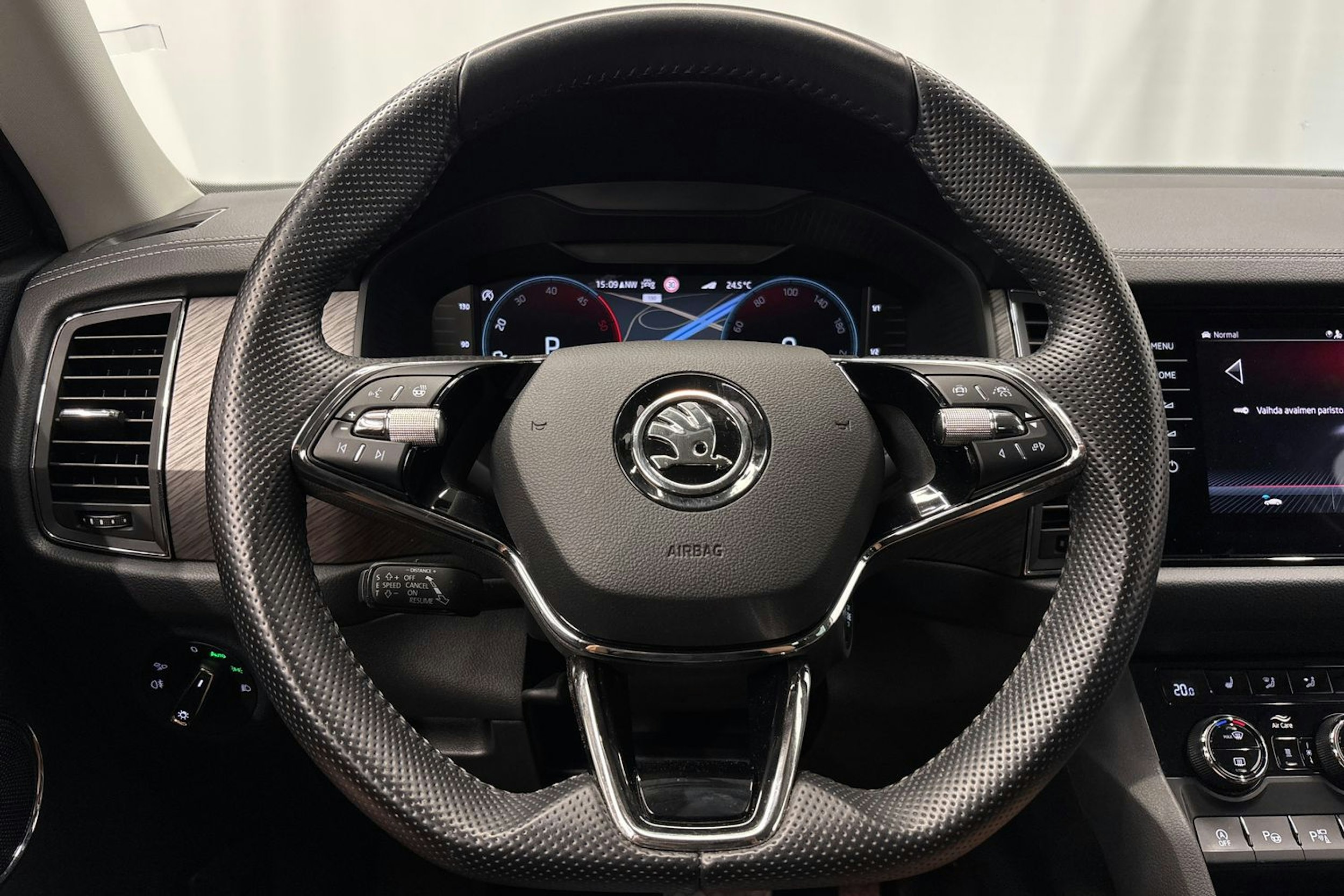 valkoinen Skoda Kodiaq 2022 kuva 21.