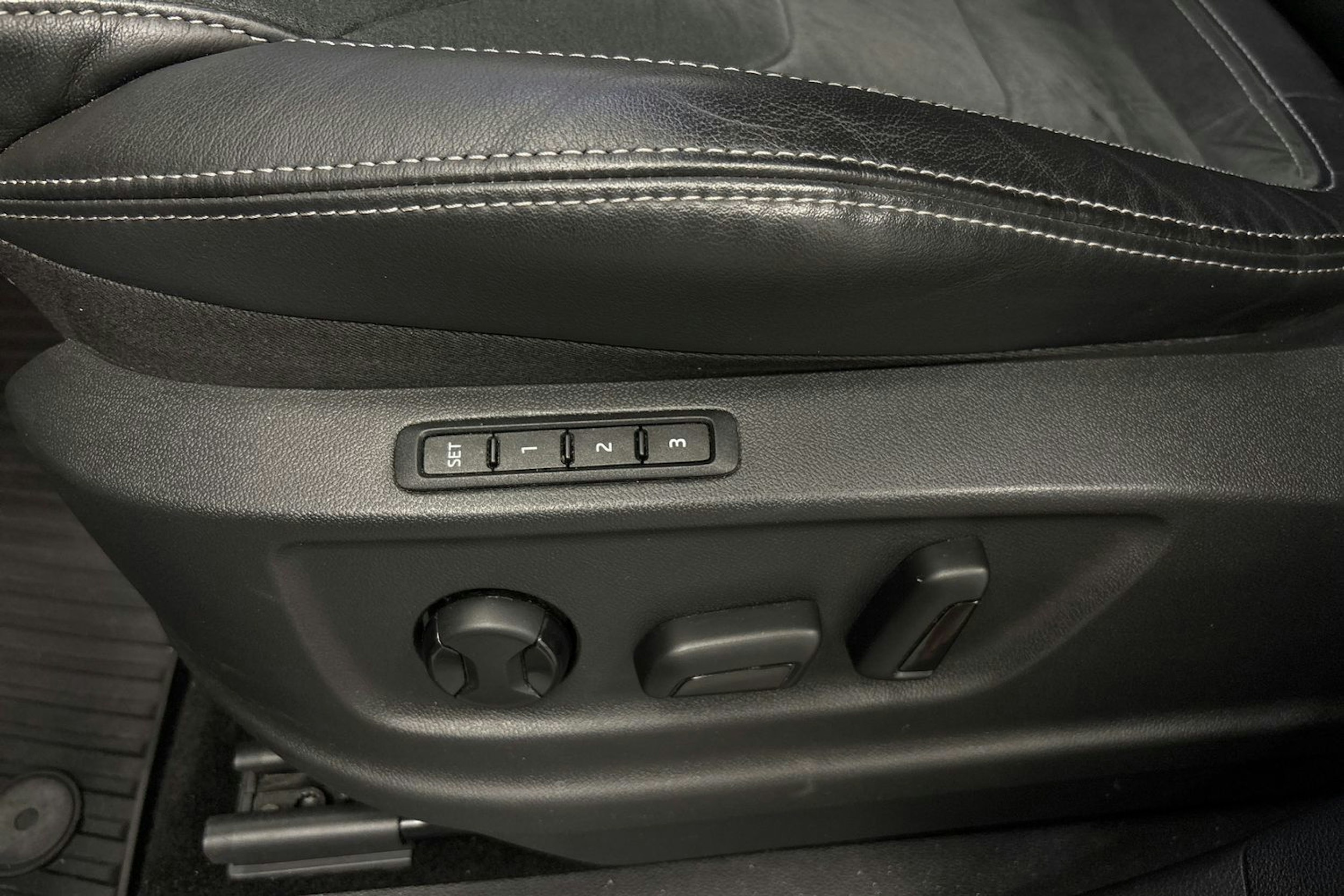 valkoinen Skoda Kodiaq 2022 kuva 35.