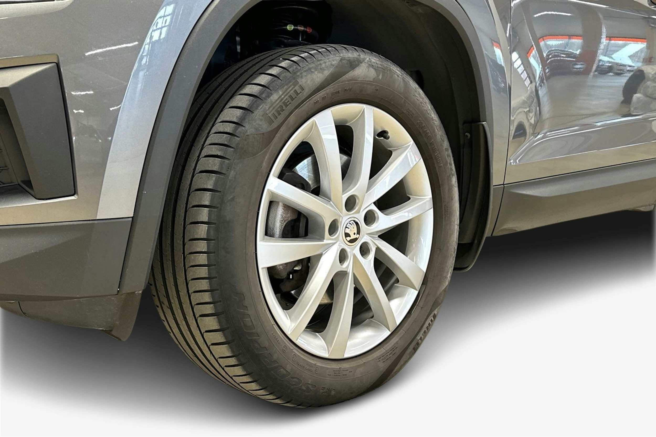 harmaa Skoda Kodiaq 2022 kuva 11.