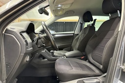harmaa Skoda Kodiaq 2022 kuva 15.