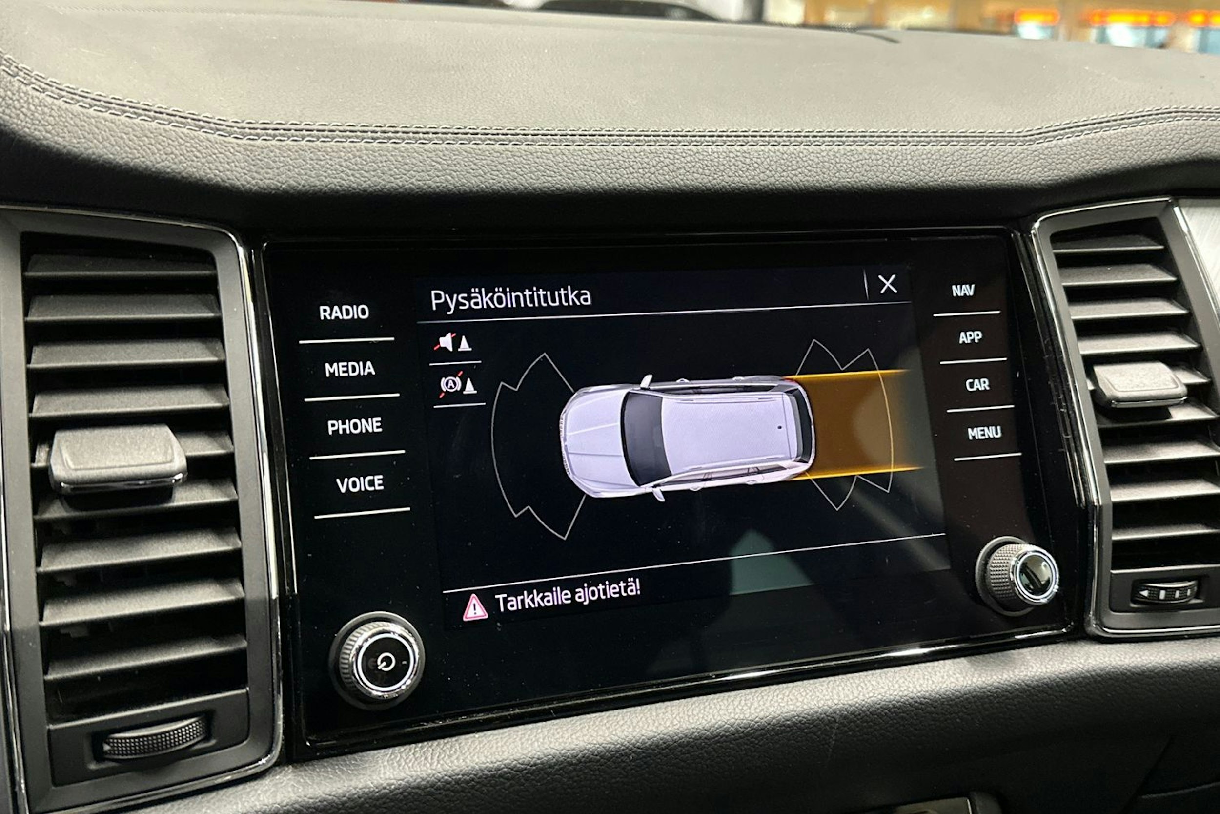 harmaa Skoda Kodiaq 2022 kuva 16.