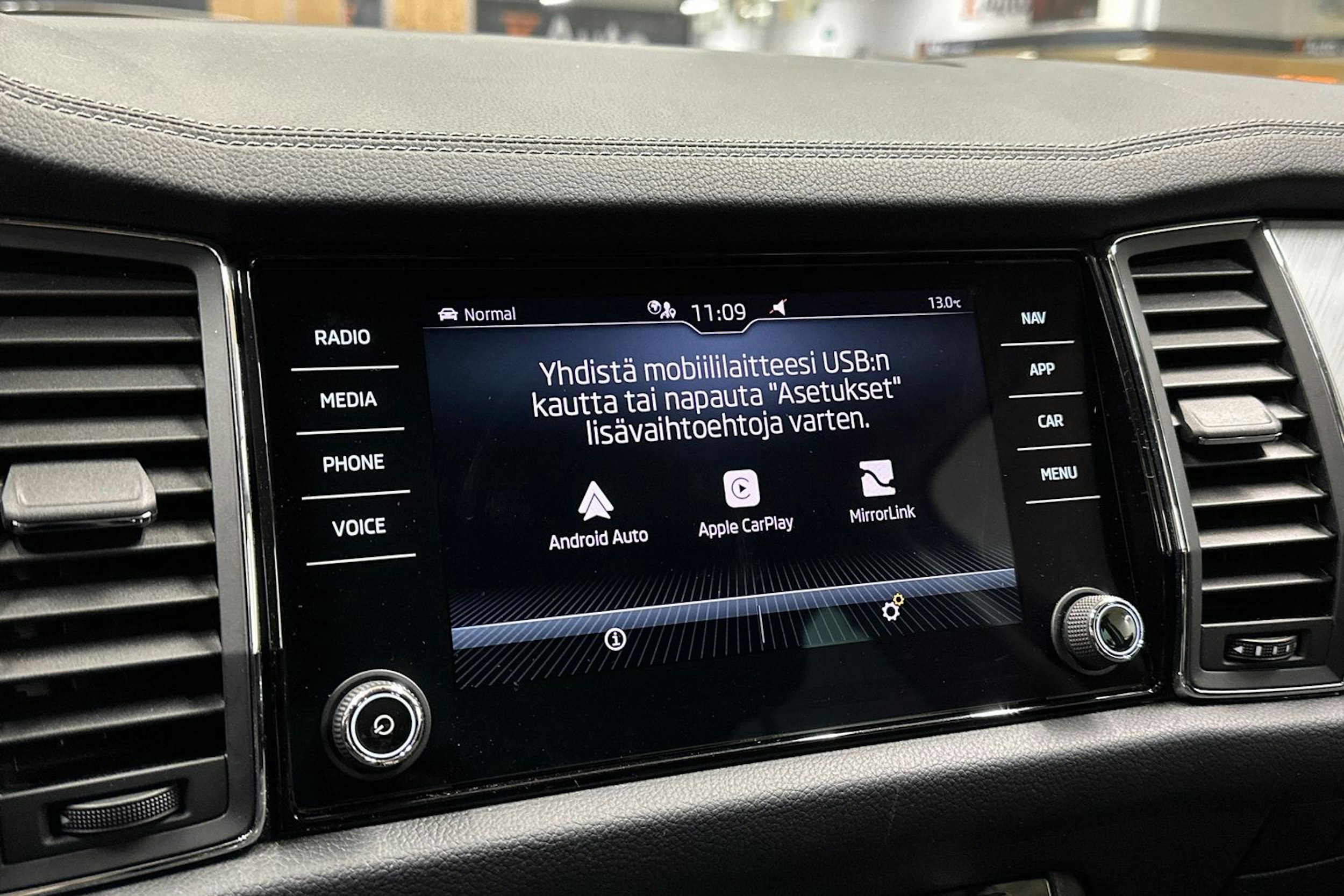 harmaa Skoda Kodiaq 2022 kuva 17.