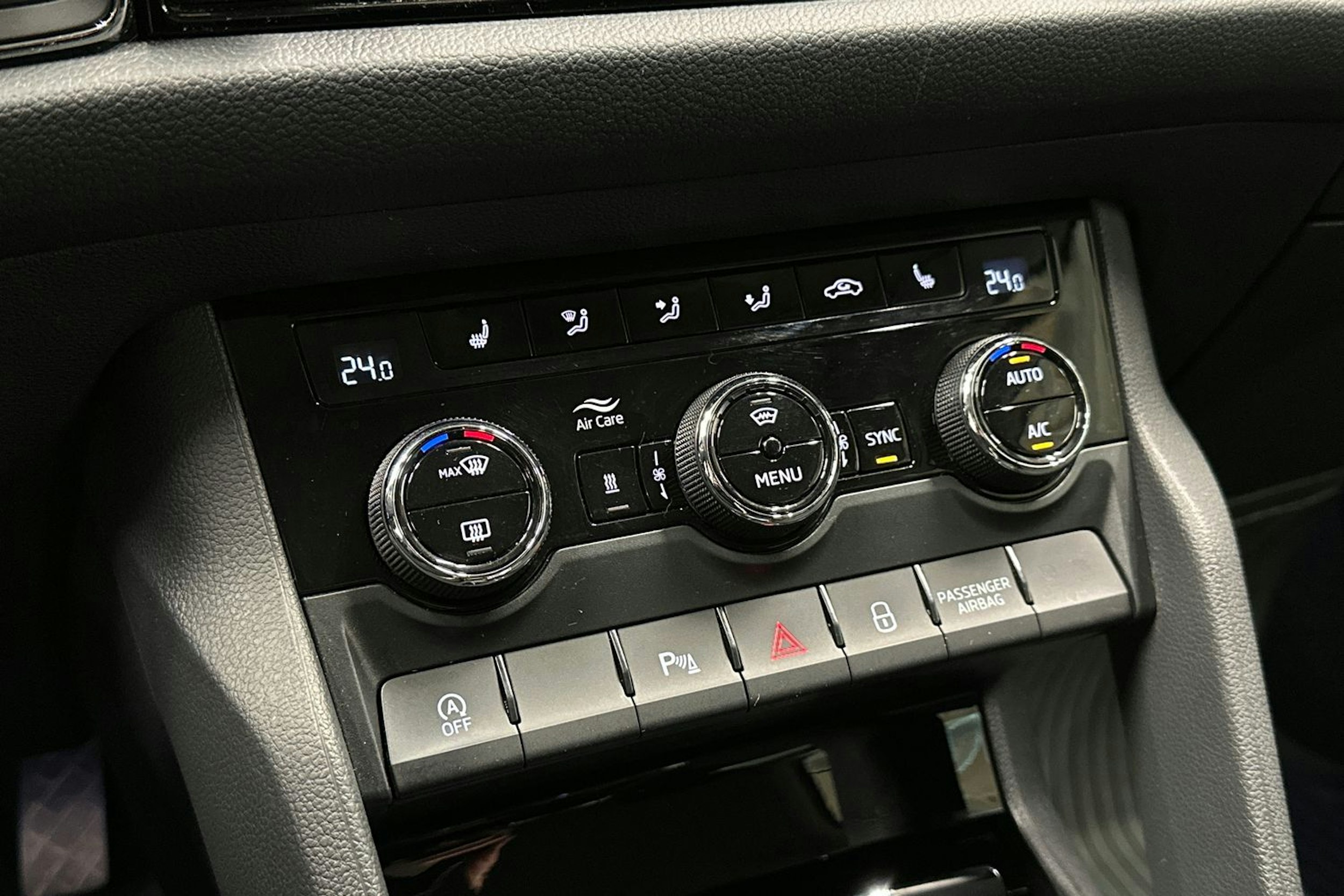harmaa Skoda Kodiaq 2022 kuva 18.