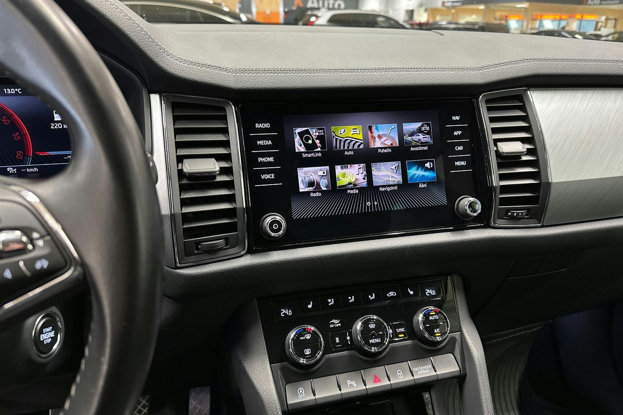 harmaa Skoda Kodiaq 2022 kuva 19.