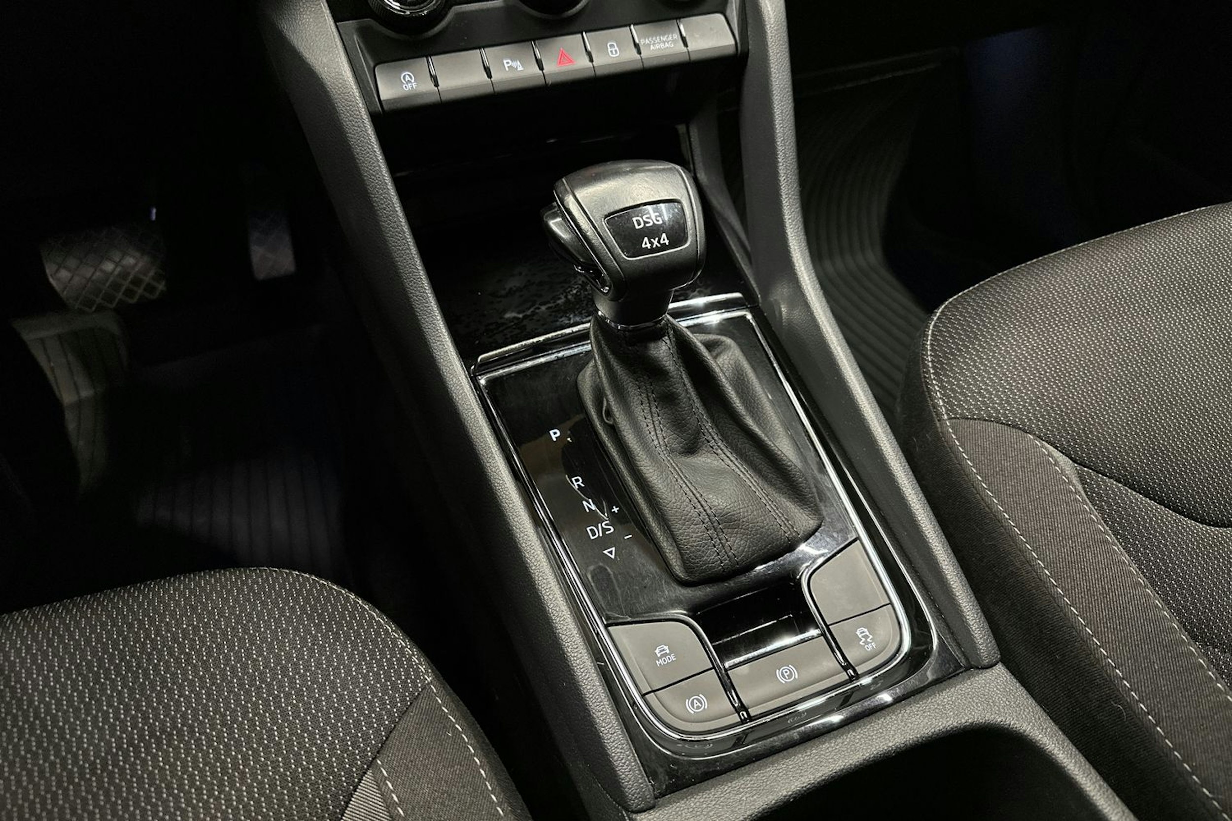 harmaa Skoda Kodiaq 2022 kuva 21.