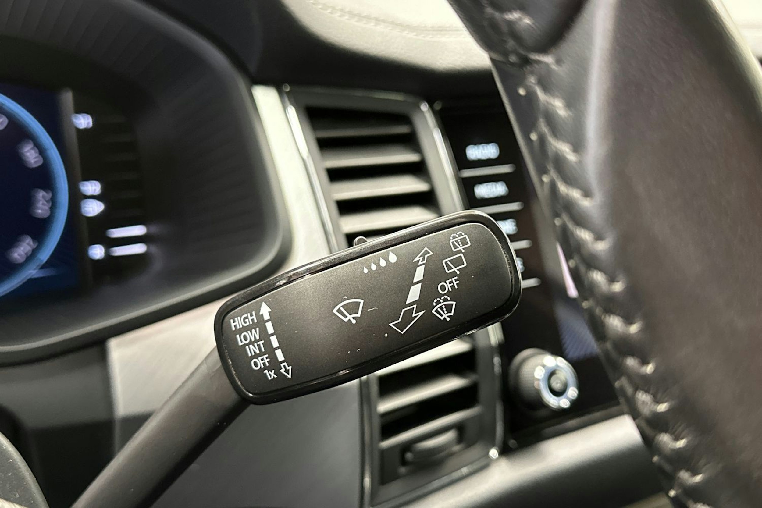 harmaa Skoda Kodiaq 2022 kuva 24.