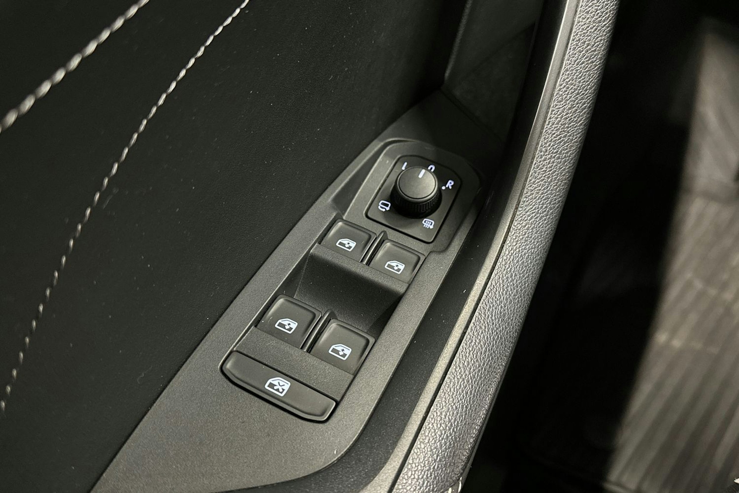 harmaa Skoda Kodiaq 2022 kuva 28.