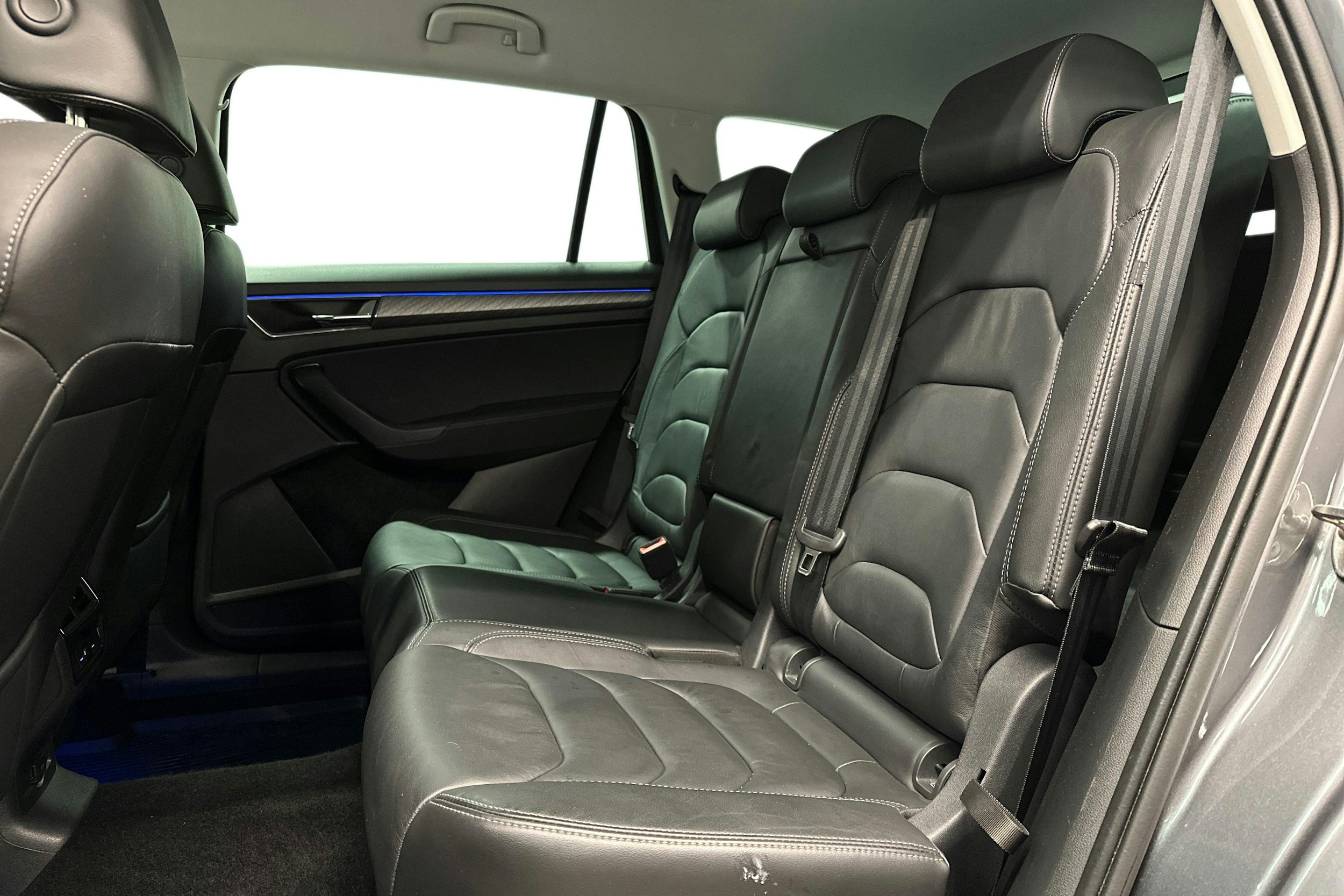 harmaa Skoda Kodiaq 2023 kuva 10.