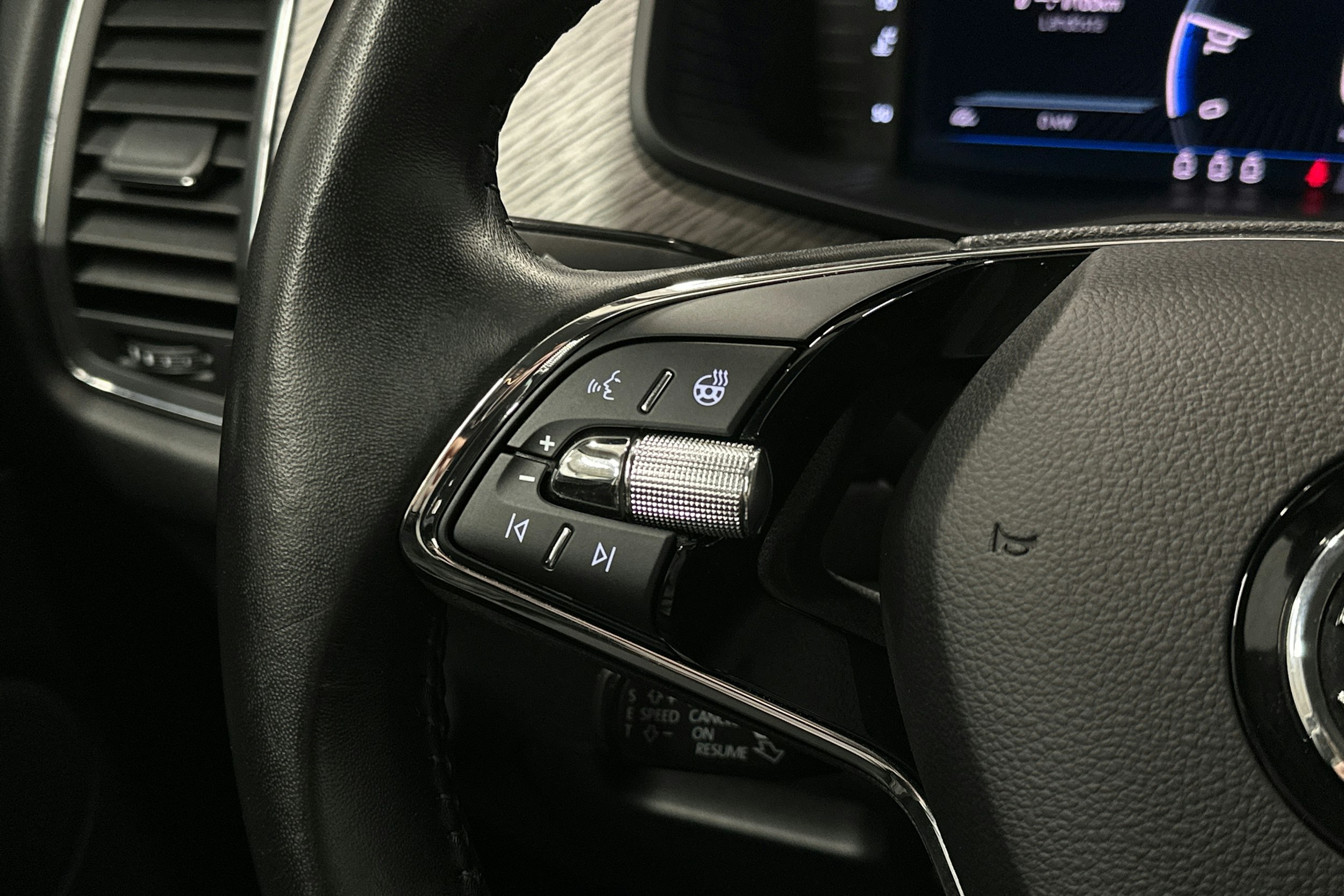 harmaa Skoda Kodiaq 2023 kuva 19.