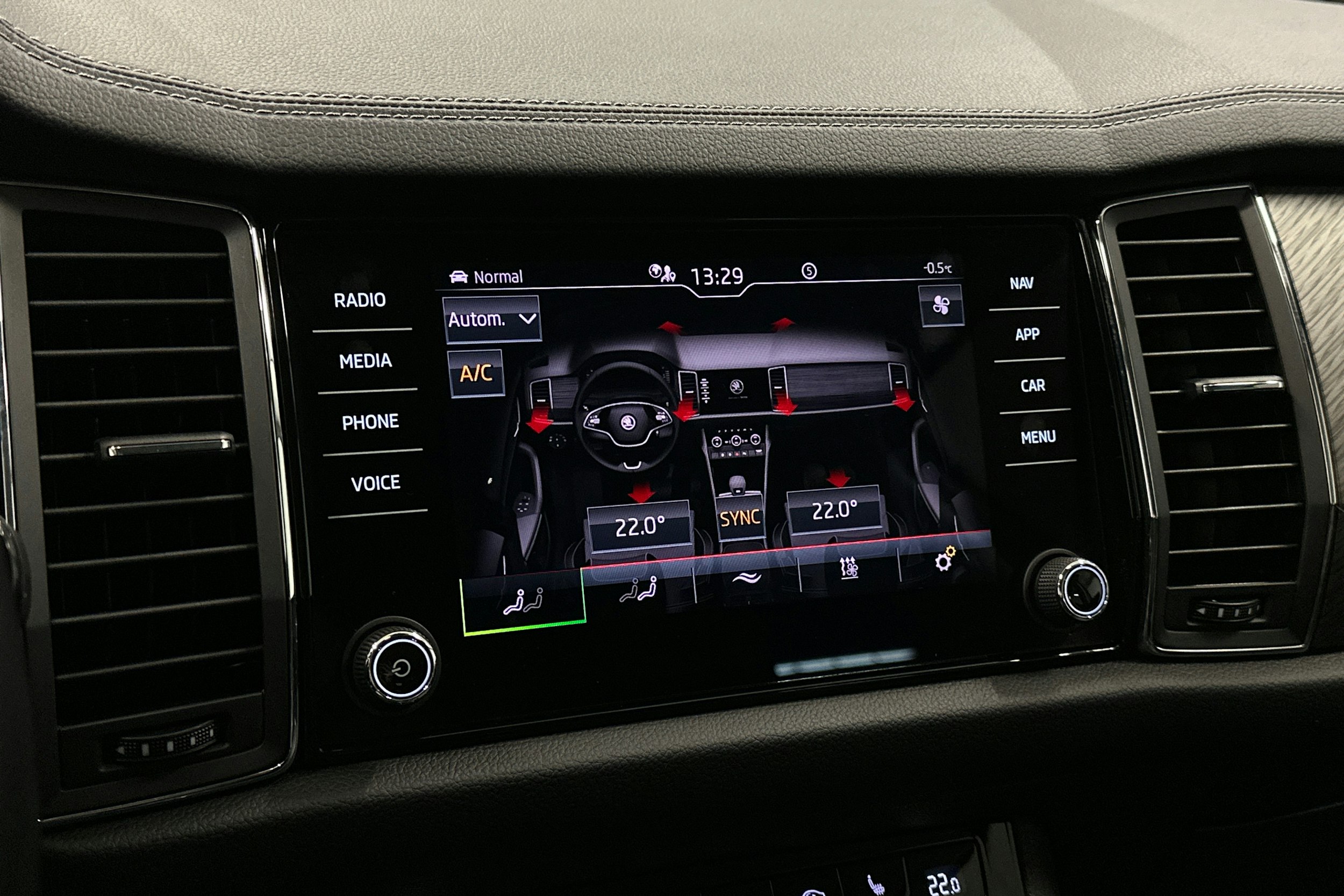 harmaa Skoda Kodiaq 2023 kuva 27.