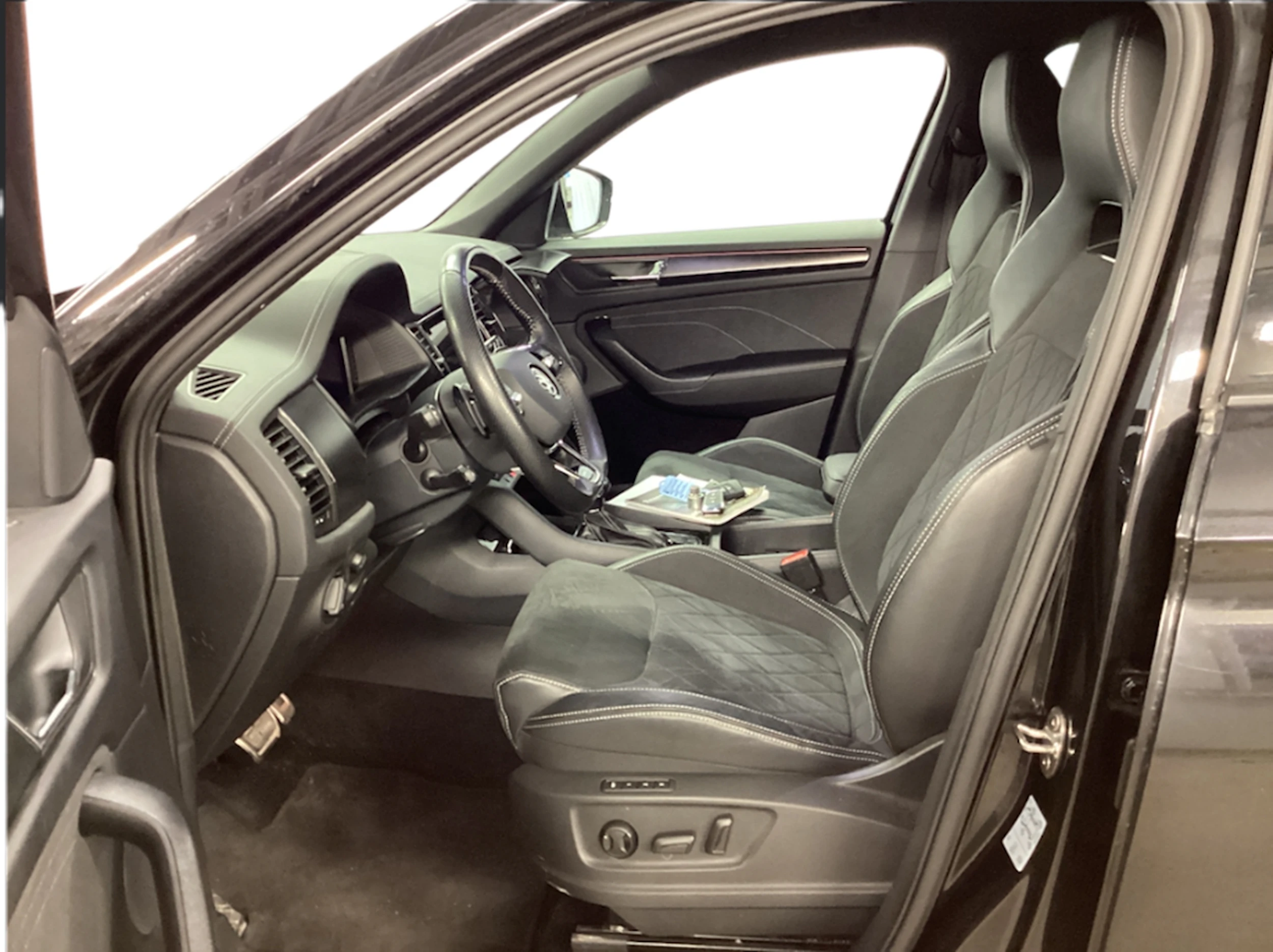 musta Skoda Kodiaq 2023 kuva 3.