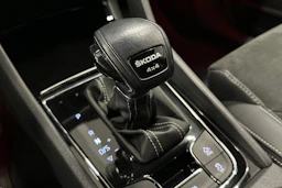 harmaa Skoda Kodiaq 2023 kuva 32.