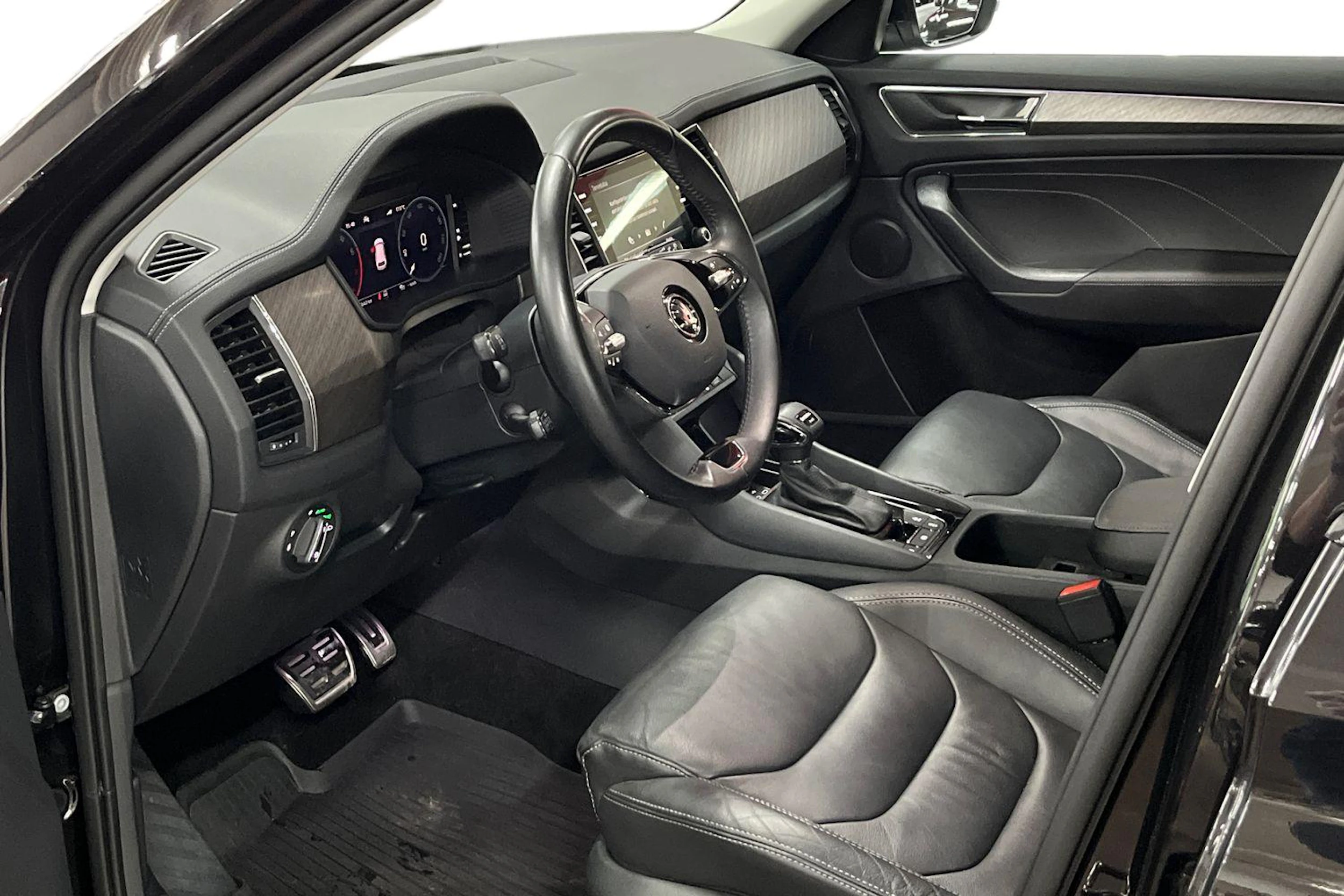 musta Skoda Kodiaq 2023 kuva 6.