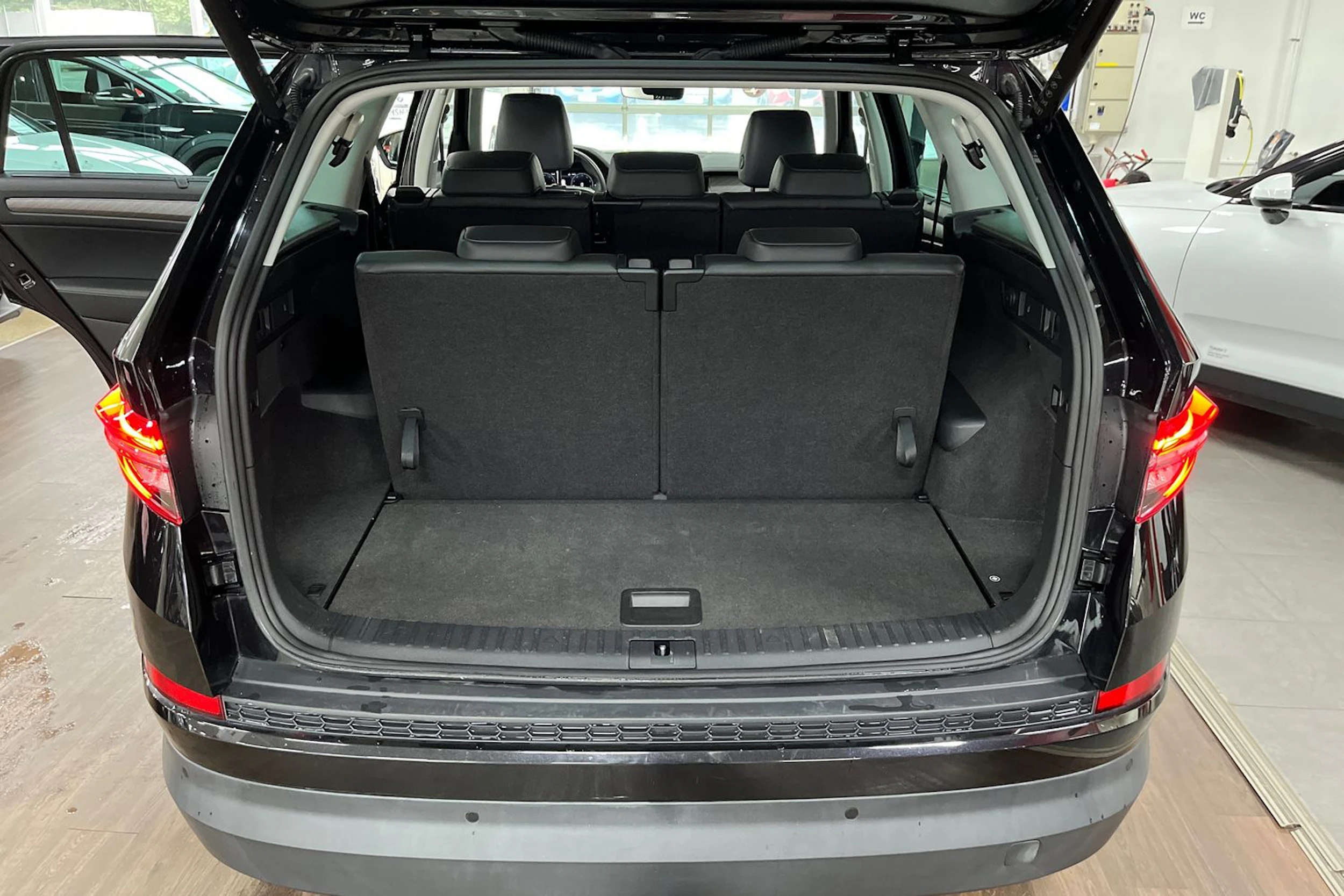 musta Skoda Kodiaq 2023 kuva 12.