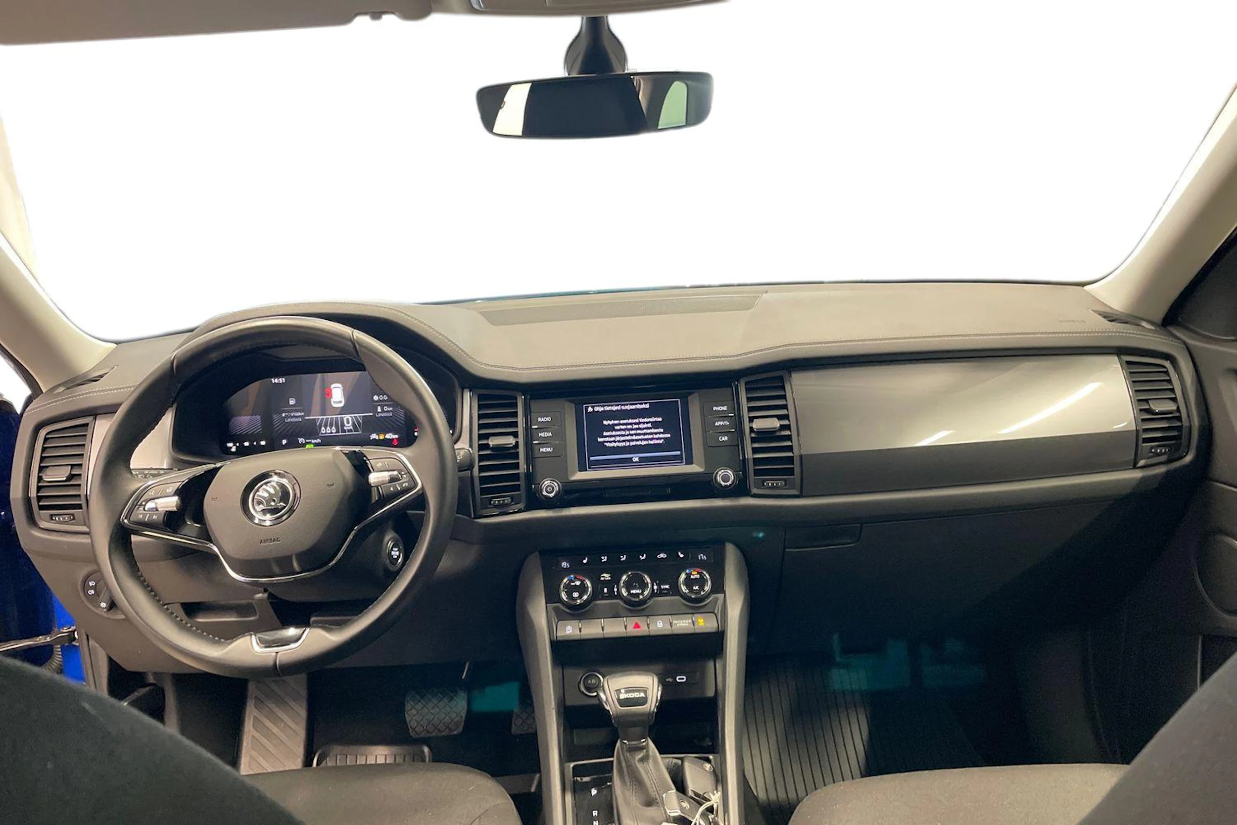 Sininen Skoda KODIAQ 2023 kuva 9.
