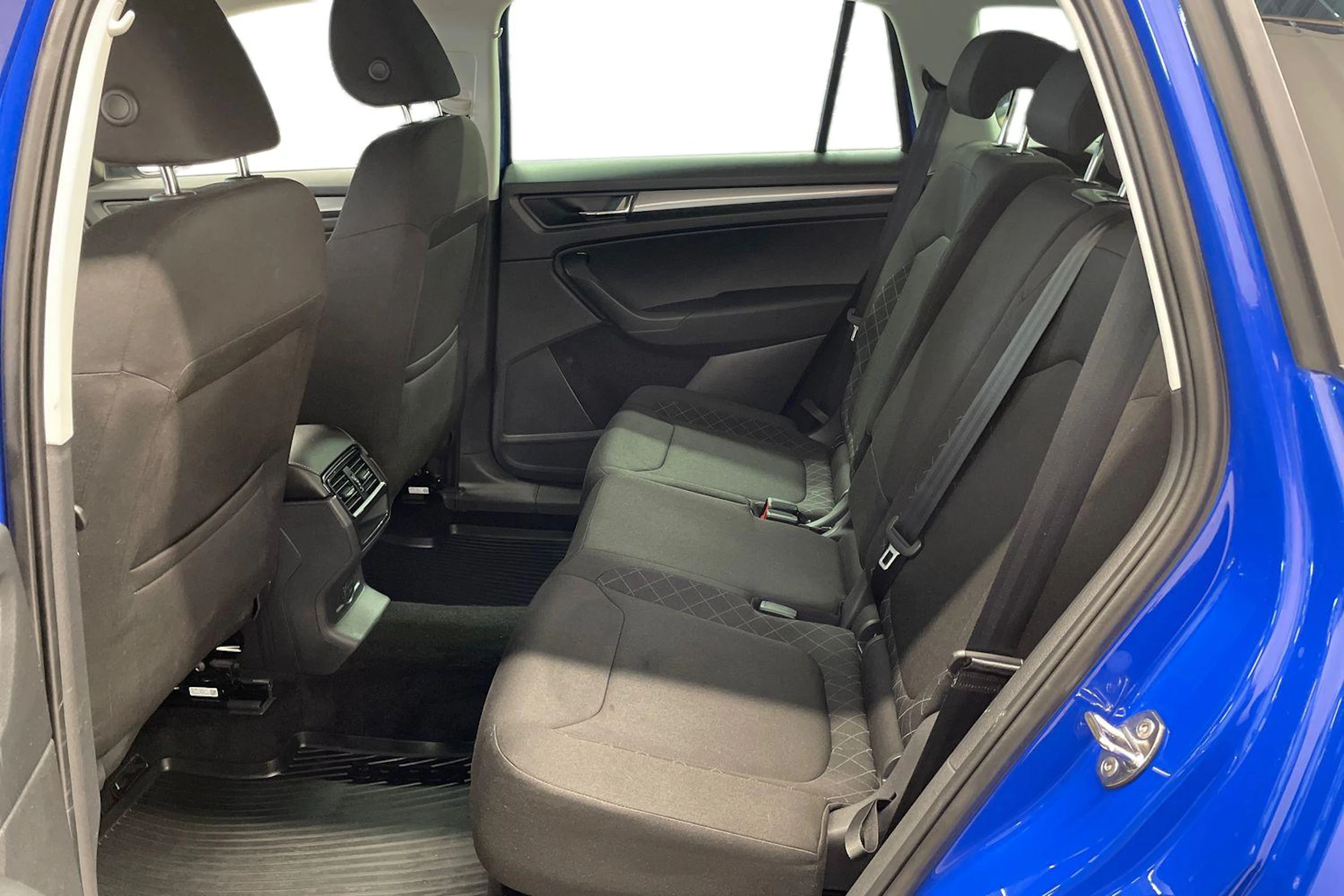 Sininen Skoda KODIAQ 2023 kuva 11.