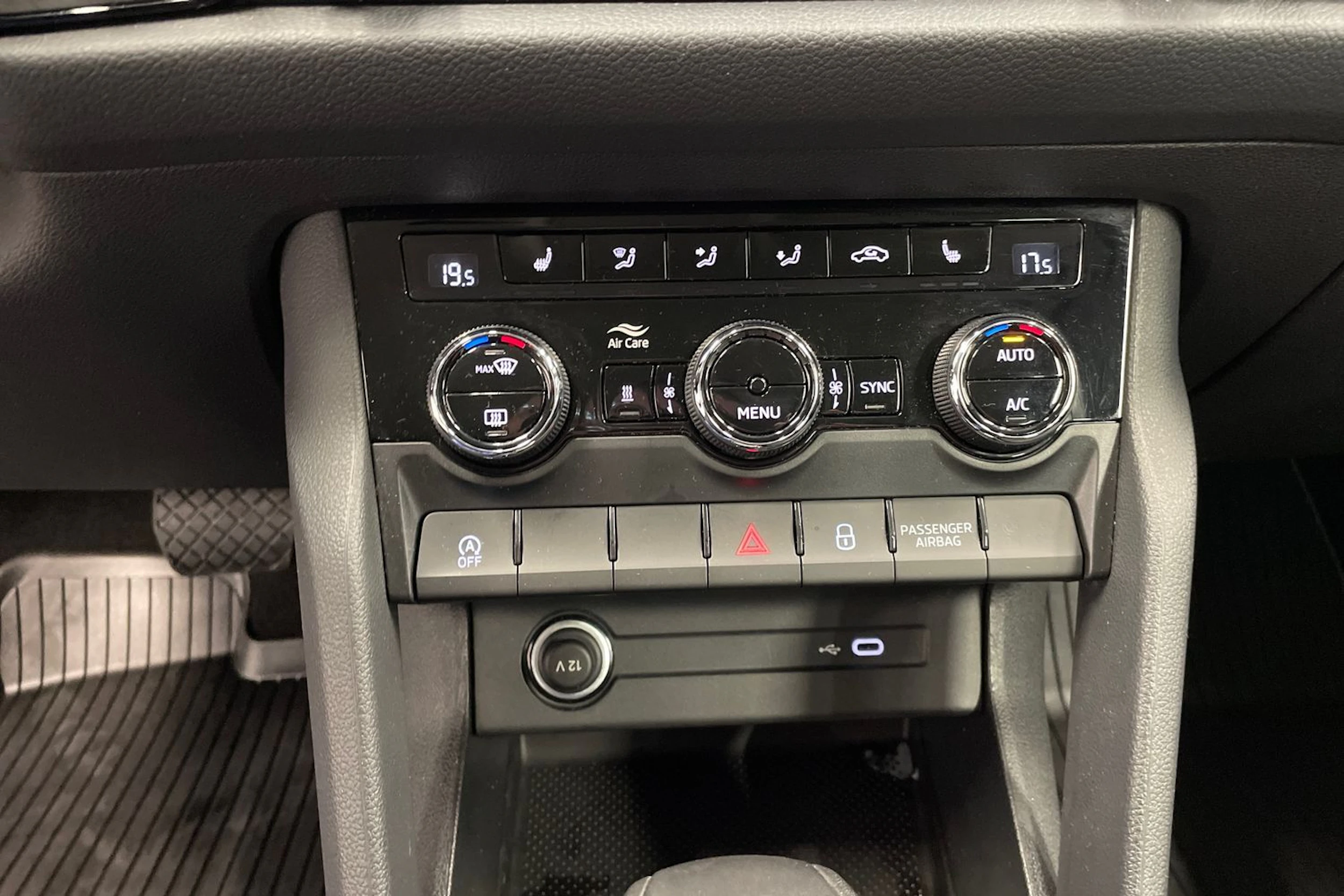 Sininen Skoda KODIAQ 2023 kuva 19.