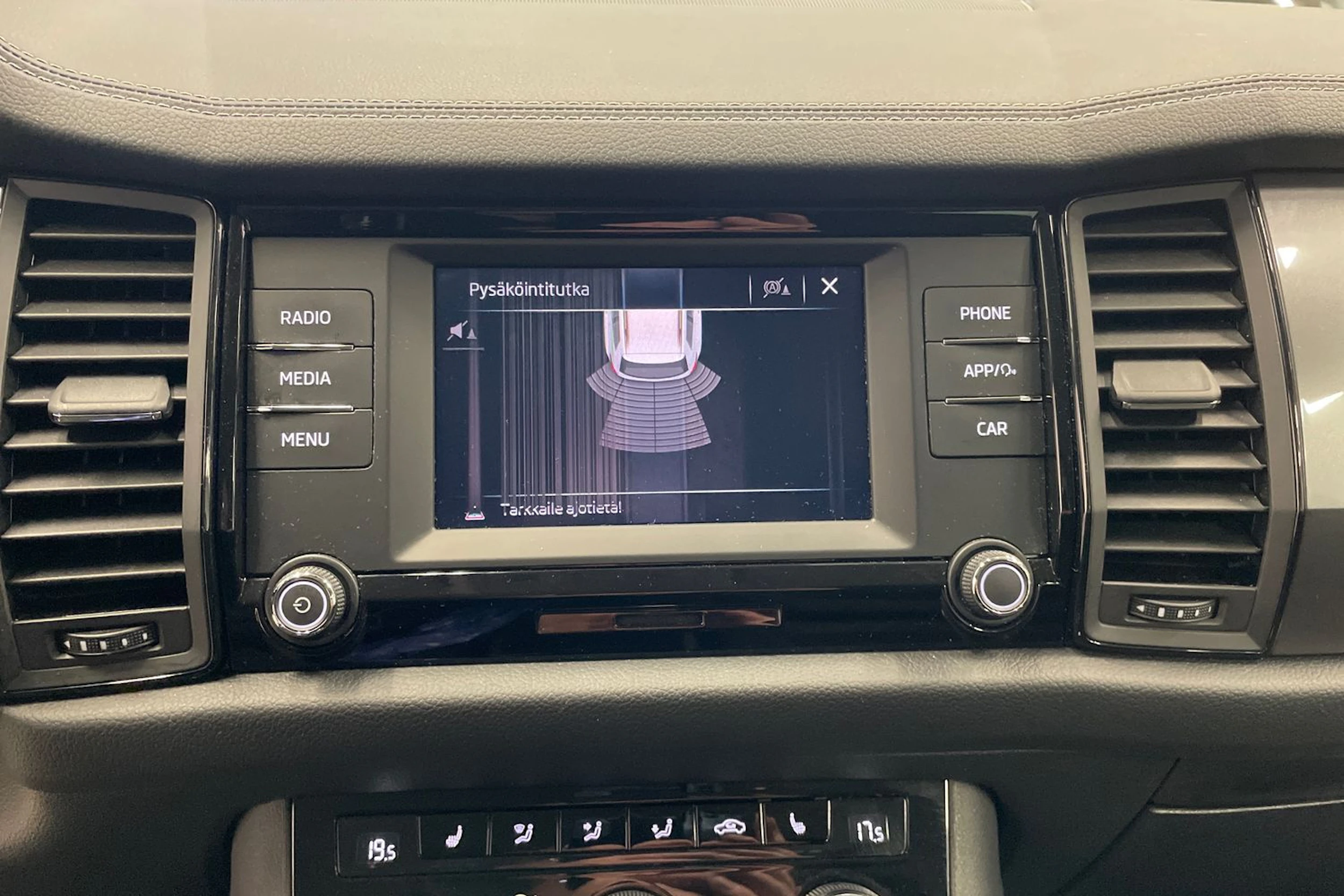 Sininen Skoda KODIAQ 2023 kuva 20.