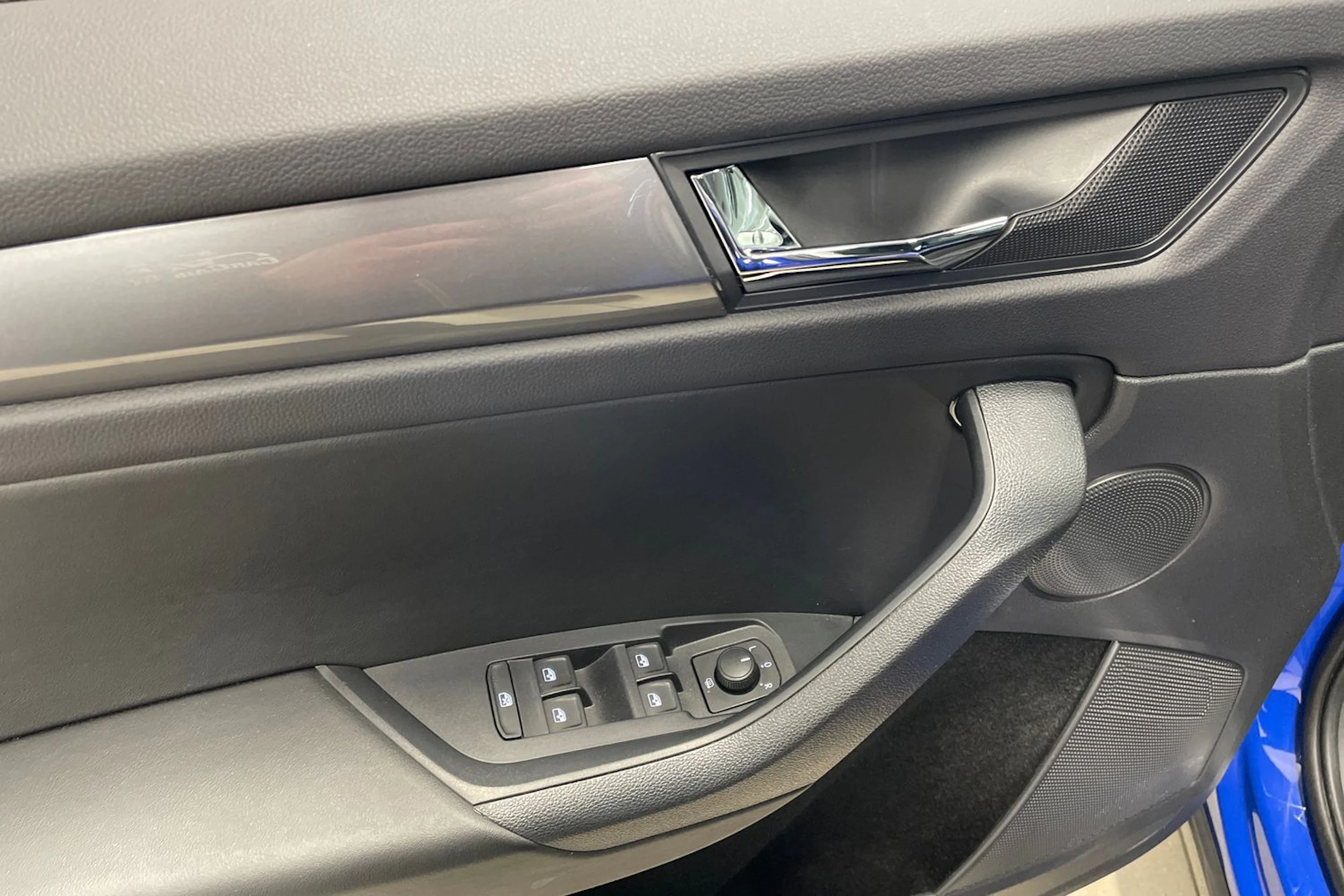 Sininen Skoda KODIAQ 2023 kuva 21.