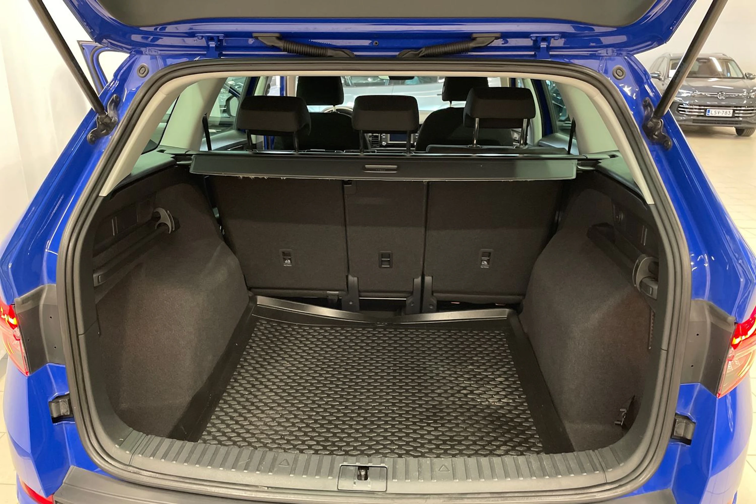 Sininen Skoda KODIAQ 2023 kuva 22.