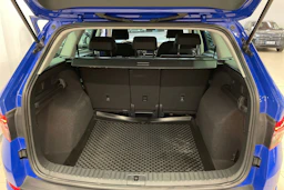 Sininen Skoda KODIAQ 2023 kuva 22.