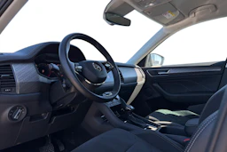 Harmaa Skoda KODIAQ 2023 kuva 3.