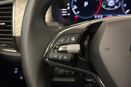 Harmaa Skoda KODIAQ 2023 kuva 16.